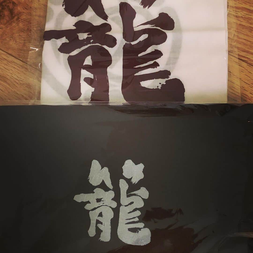櫻井リヤさんのインスタグラム写真 - (櫻井リヤInstagram)「籠の買い物鞄が届いたよ。使いやすいサイズ！手ぬぐいも素敵 スマホを構えると写りにくる犬 #KagoStrong#大衆居酒屋食堂籠#書斎籠」7月22日 18時16分 - liya_sakurai