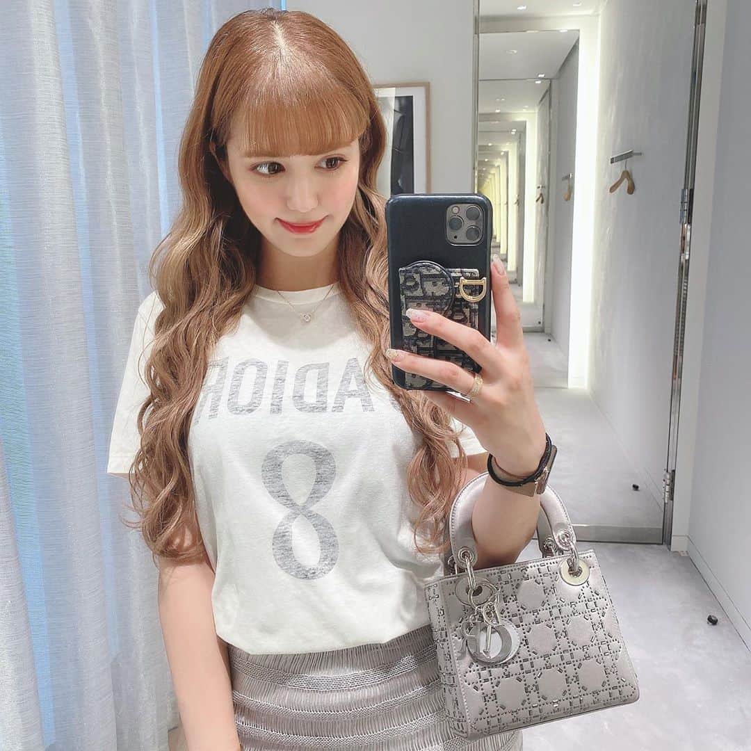 のインスタグラム：「お買い物した日🛍💗 Diorコーデ👗🎀💕✨ トップスとバッグとiPhoneケースがDiorだよん😘 #dior #diorcode #rosarymoon #honeymihoney」