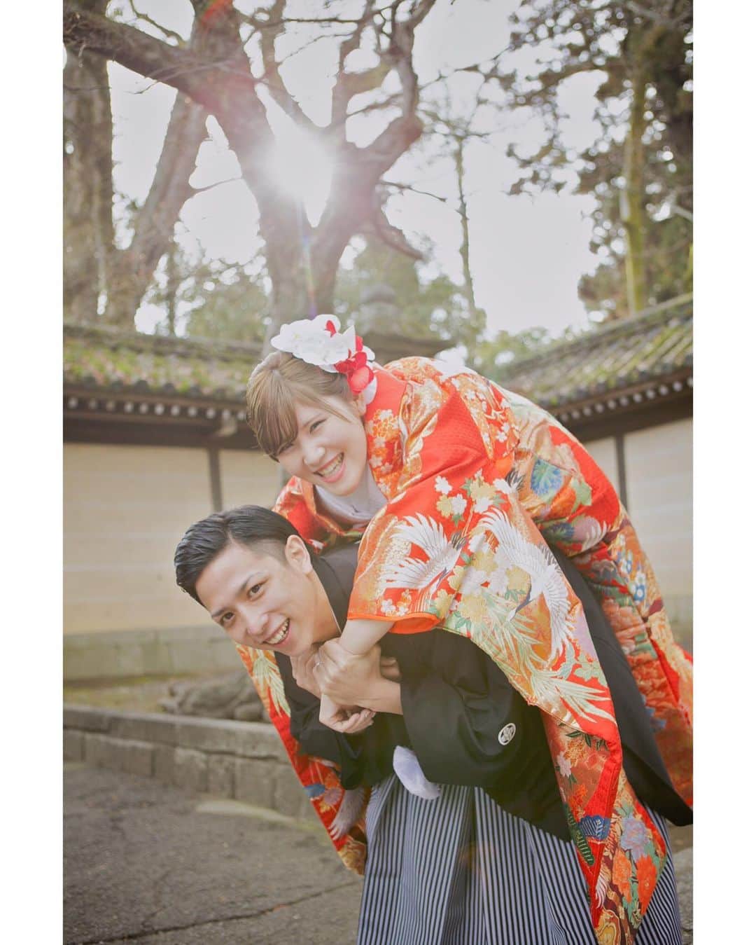 京都神社婚さんのインスタグラム写真 - (京都神社婚Instagram)「神社挙式応援キャンペーン ・ 弊社神社婚プランご成約のお客様に プラン内に基本セットである40Pアルバムに加えて、「20Pアルバム（写真集リーブル）２冊」をプレゼントいたします！ ご両家に１冊ずつなど、ぜひ様々な形でご活用ください♪ ・ ＊2021年4月30日までに挙式をされるお客様が対象となります。 ＊20Pアルバムの写真セレクトはこちらにお任せとなります。  ・ ・ ・ ・ #Kyoto#京都#Japan#和装#着物#白無垢#京都神社婚#和婚#神前式#神社挙式#結婚式#結婚#wedding#ウェディング#ブライダル#bridal#bride#結婚準備#結婚式準備#花嫁準備#プレ花嫁#花嫁#instawedding#幸せ#weddingphotographer#撮影#スタジオゼロ」7月22日 18時28分 - st.jinjakon
