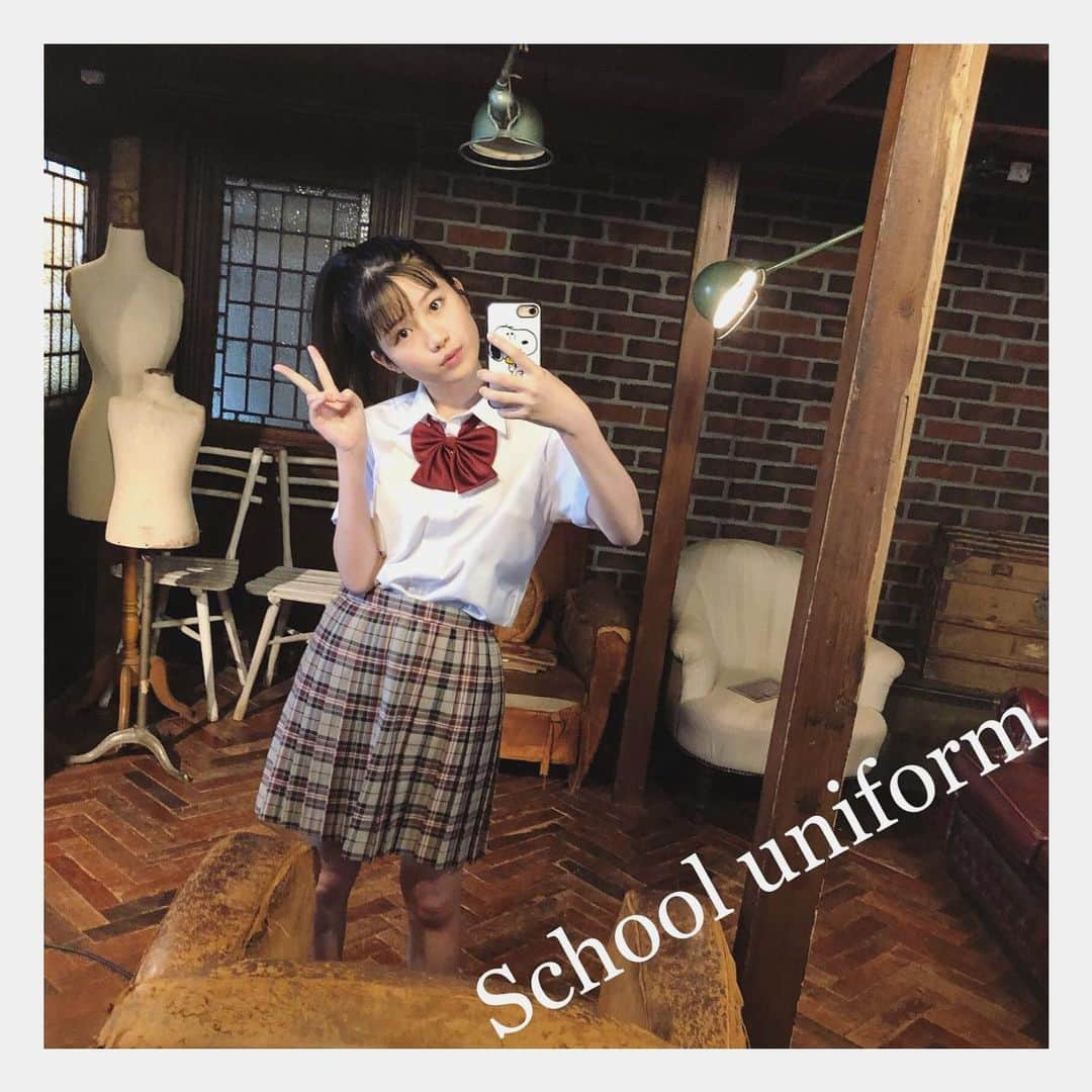 河村果歩さんのインスタグラム写真 - (河村果歩Instagram)「🌈🍒 ・ ・ School uniform 🏫 （なんちゃって制服です💦） この日のスタジオもとってもオシャレでした✨ ・ ・ ・ #河村果歩　#果歩の大人化計画書  #Schooluniform #ニコラ　#ニコモ #ニキビデキナイノマスク #ビハクノマスク ・ ・ 一つ前の投稿では、ピッタ率高かったですね♬ 私も欲しいな~❤︎なんてよく考えてます ちなみに写真のマスクは、地元で買ったひんやりマスクです🍃」7月22日 18時29分 - kawamura_kaho_official