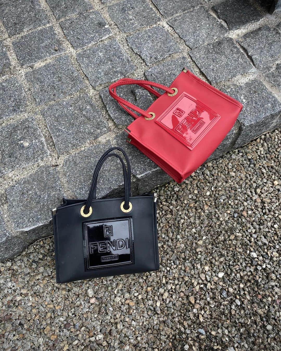 Ｈedyさんのインスタグラム写真 - (ＨedyInstagram)「【WEB掲載商品】﻿ FENDI logo enamel silicon mini mini bag﻿ ﻿ @hedy_daikanyama ﻿ @hedy_worldwide ﻿ #vintage #vintageshop #hedy #hedy_japan #エディ #daikanyama #bag #fashion #accessory #fendi」7月22日 18時40分 - hedy_vintage