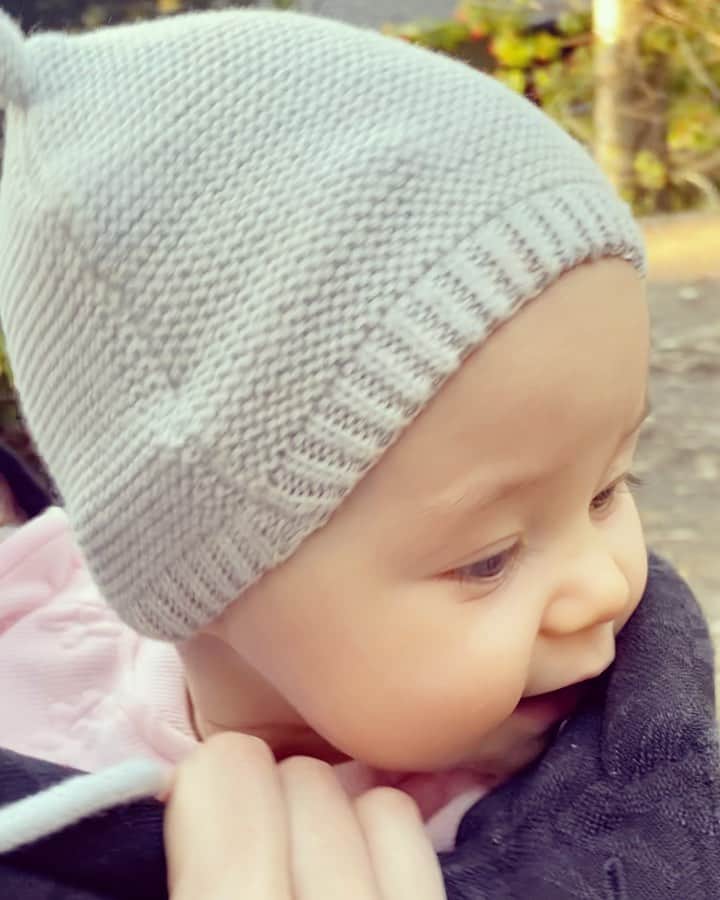 ジェニファー・ホーキンスのインスタグラム：「Cheeky monkey!! My heart bursts daily! When does that stop agh?!? 😋🥰#frankiegirl」