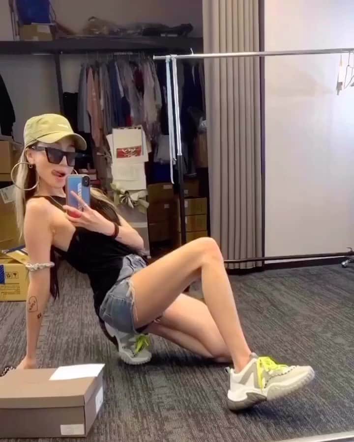 孫尤安（YoannaS）のインスタグラム：「@charleskeith_tw」