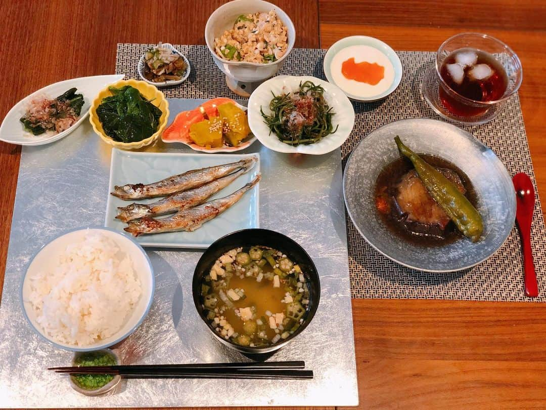 英玲奈さんのインスタグラム写真 - (英玲奈Instagram)「#今日の朝ご飯 #夫の朝ご飯 #ししゃも #野菜の揚げ浸し #ほうれん草のお浸し #モロヘイヤのお浸し #納豆 #おかひじきのお浸し #夏野菜の和え物 #かぼちゃの煮物 #豆乳ヨーグルト  #ていねいな暮らし #季節を感じる暮らし#からだにいいこと#料理 #からだにやさしいごはん #おうちごはん#夫の健康守りたい#10年後の健康の為に#無添加#無化調#オーガニック#低gi #美腸活#趣味生活#料理家#erenakitchen」7月22日 18時38分 - erena_erenyan