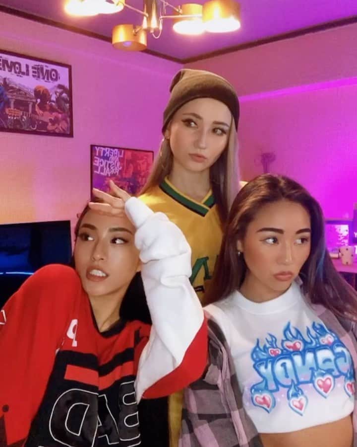 大門弥生のインスタグラム：「TikTokで、見つけてしまった。ダイモンギャルみんな、可愛すぎやん。なんなん。 ． #BADBABEchallenge Song : BABE feat Rei©︎hi (Pro by DJ RYOW)  ． 嬉しかったから、明日7pmくらい、BABEをBadに踊ってくれるギャル、インスタでシェアする。 明日夕方までに、TikTok撮ってupして！ ． これ、振り付け参考！ ． with my mamiiis @shinkobaby_  @aoi_takase」