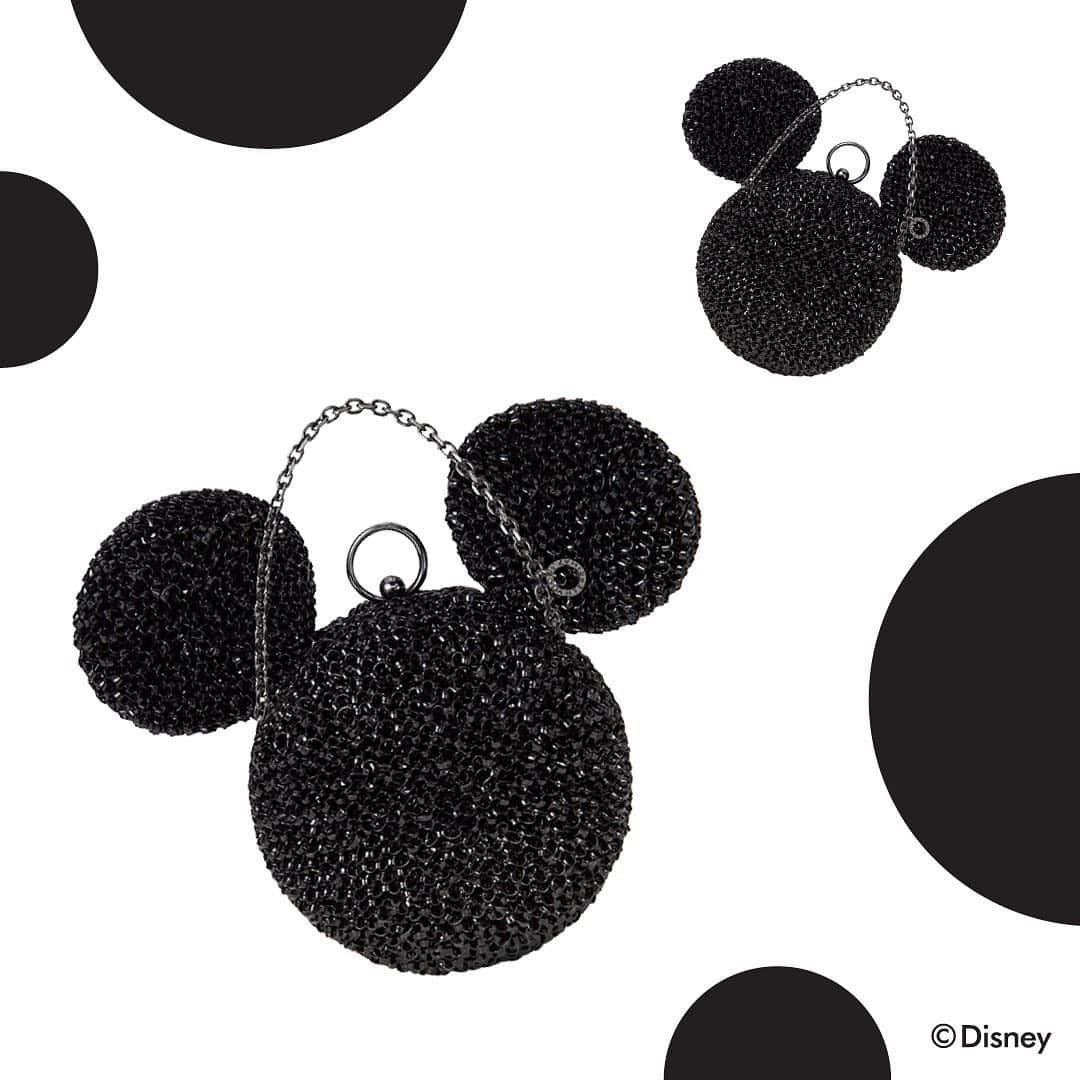 ANTEPRIMAさんのインスタグラム写真 - (ANTEPRIMAInstagram)「The 3D Mickey ball is ready to stir up the hype! Wear it crossbody with the  detachable long chain for a lively look or hold it in your hand with a short chain for a contemporary style!   #Mickey #Minnie #MickeyMouse #MinnieMouse #Anteprima #Disney #WIREBAG #FW20 #fashion #italian #luxury #bag #botd #ミッキーマウス #ミニーマウス #アンテプリマ #ワイヤーバッグ #패션 #ディズニーコーデ #ディズニーバウンド #ミニーちゃんバウンド #ディズニー好き #ディズニー写真部 #ミッキーミニーコーデ」7月22日 18時57分 - anteprimaofficial