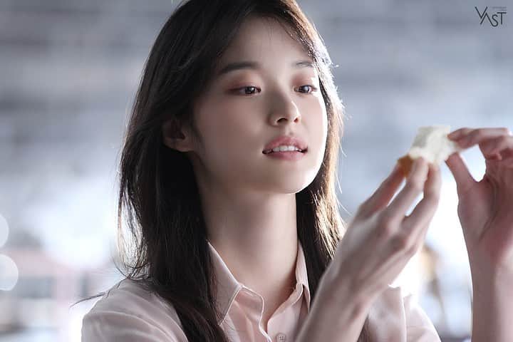 シン・ドヒョンのインスタグラム：「비 오는 날엔 #파리바게트 #상미종생식빵」