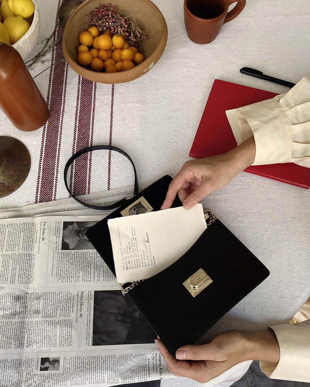 フルラさんのインスタグラム写真 - (フルラInstagram)「The signature arch also featured on the Furla 1927 Crossbody forms a bridge between reality and fantasy: "To create art, I think you really have to go inside.”  #thefurlasociety #furlafeeling #newcollection #furla #accessories #fashion」7月22日 19時06分 - furla