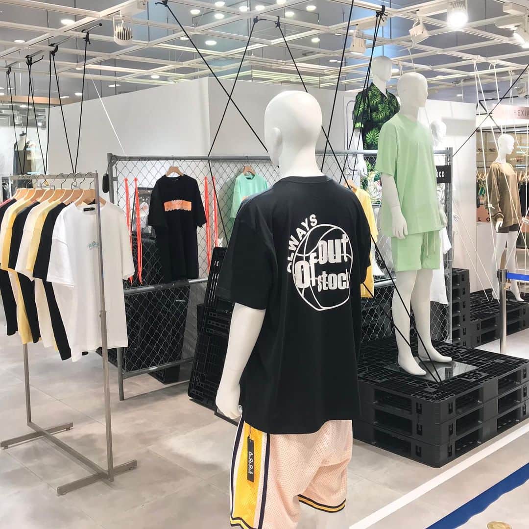 HANKYU.MODEさんのインスタグラム写真 - (HANKYU.MODEInstagram)「“MUSCLE BEACH GYM” ALWAYS OUT OF STOCK × TANOREXIA Until 7/28 At 3F Cotocoto Stage31 #Hankyu #HANKYUMODE #umedahankyu #阪急うめだ本店 #うめだ阪急 #阪急百貨店 #osaka #umeda #mode #alwaysoutofstock #kingmasa #oversizedtee #tanorexia #kogenatsu #オールウェイズアウトオブストック #キングマサ #Tシャツ #マスク #タノレクシア #ワークアウト #こげなつ  #スイムウェア #フィットネスウェア #トレーニング #ジム」7月22日 19時01分 - hankyumode