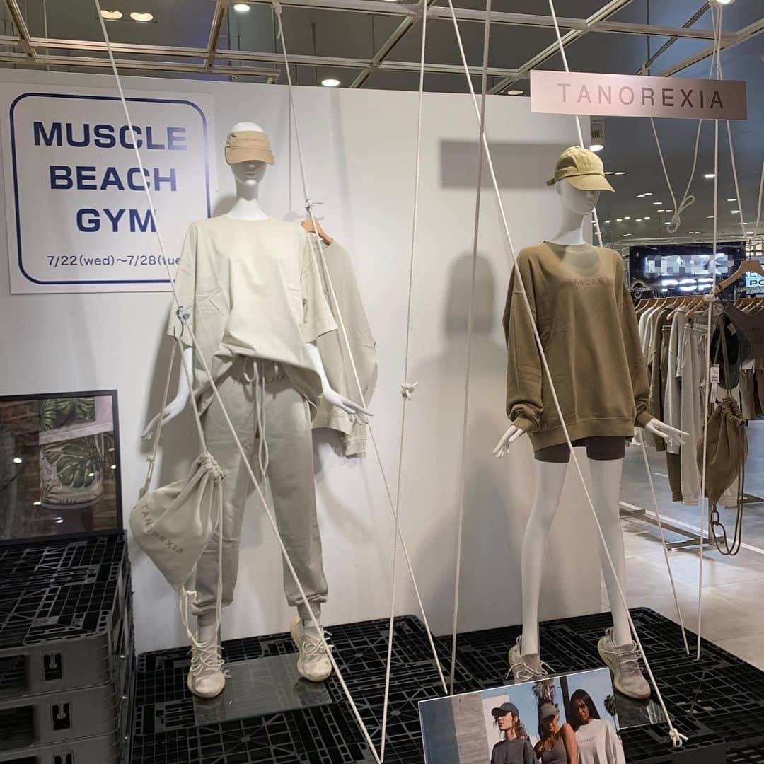 HANKYU.MODEさんのインスタグラム写真 - (HANKYU.MODEInstagram)「“MUSCLE BEACH GYM” ALWAYS OUT OF STOCK × TANOREXIA Until 7/28 At 3F Cotocoto Stage31 #Hankyu #HANKYUMODE #umedahankyu #阪急うめだ本店 #うめだ阪急 #阪急百貨店 #osaka #umeda #mode #alwaysoutofstock #kingmasa #oversizedtee #tanorexia #kogenatsu #オールウェイズアウトオブストック #キングマサ #Tシャツ #マスク #タノレクシア #ワークアウト #こげなつ  #スイムウェア #フィットネスウェア #トレーニング #ジム」7月22日 19時01分 - hankyumode