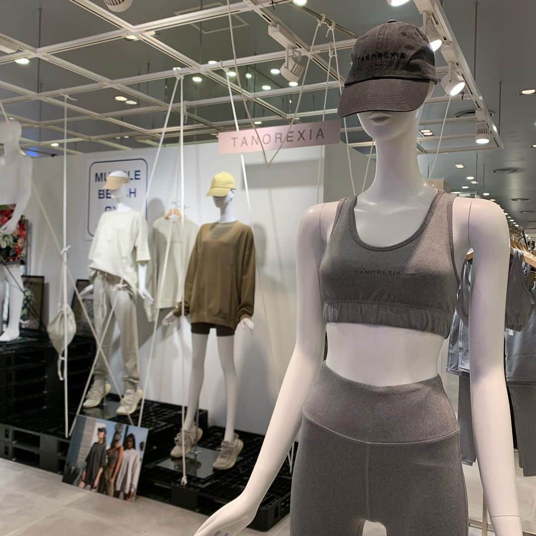 HANKYU.MODEさんのインスタグラム写真 - (HANKYU.MODEInstagram)「“MUSCLE BEACH GYM” ALWAYS OUT OF STOCK × TANOREXIA Until 7/28 At 3F Cotocoto Stage31 #Hankyu #HANKYUMODE #umedahankyu #阪急うめだ本店 #うめだ阪急 #阪急百貨店 #osaka #umeda #mode #alwaysoutofstock #kingmasa #oversizedtee #tanorexia #kogenatsu #オールウェイズアウトオブストック #キングマサ #Tシャツ #マスク #タノレクシア #ワークアウト #こげなつ  #スイムウェア #フィットネスウェア #トレーニング #ジム」7月22日 19時01分 - hankyumode