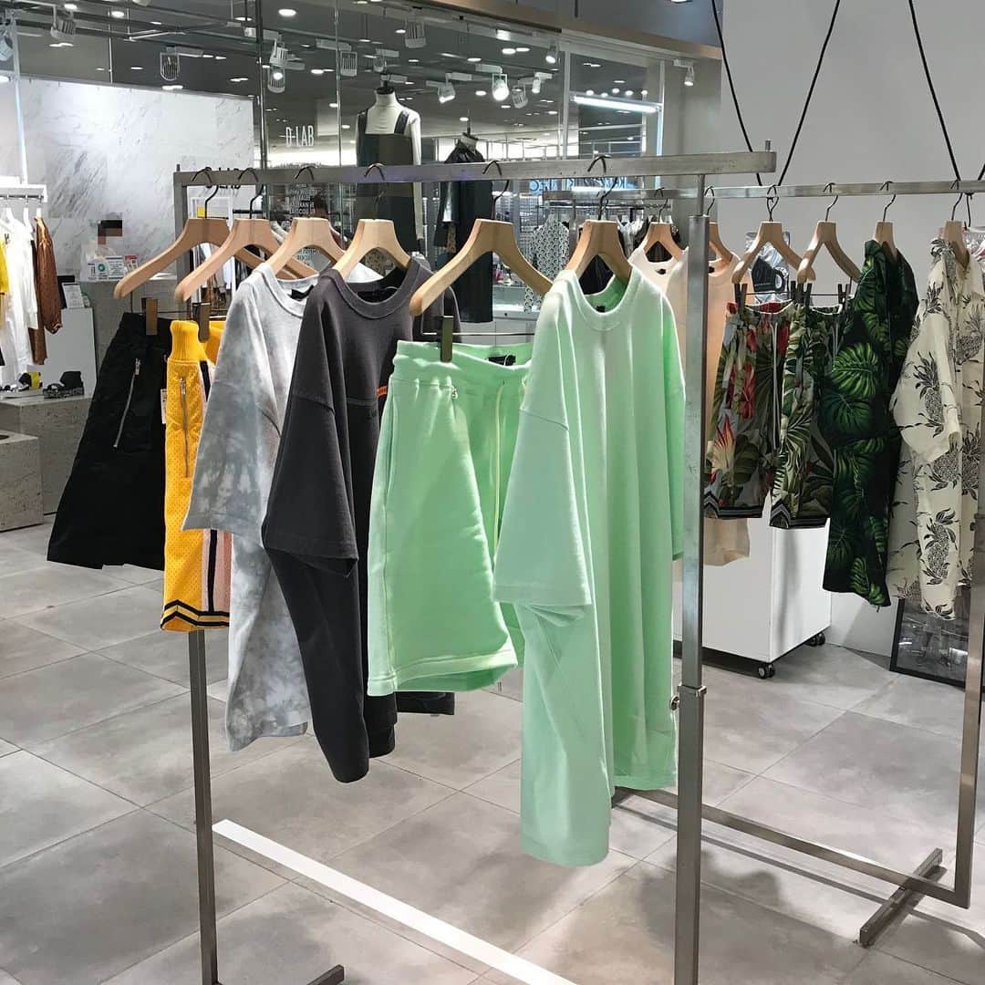 HANKYU.MODEさんのインスタグラム写真 - (HANKYU.MODEInstagram)「“MUSCLE BEACH GYM” ALWAYS OUT OF STOCK × TANOREXIA Until 7/28 At 3F Cotocoto Stage31 #Hankyu #HANKYUMODE #umedahankyu #阪急うめだ本店 #うめだ阪急 #阪急百貨店 #osaka #umeda #mode #alwaysoutofstock #kingmasa #oversizedtee #tanorexia #kogenatsu #オールウェイズアウトオブストック #キングマサ #Tシャツ #マスク #タノレクシア #ワークアウト #こげなつ  #スイムウェア #フィットネスウェア #トレーニング #ジム」7月22日 19時01分 - hankyumode