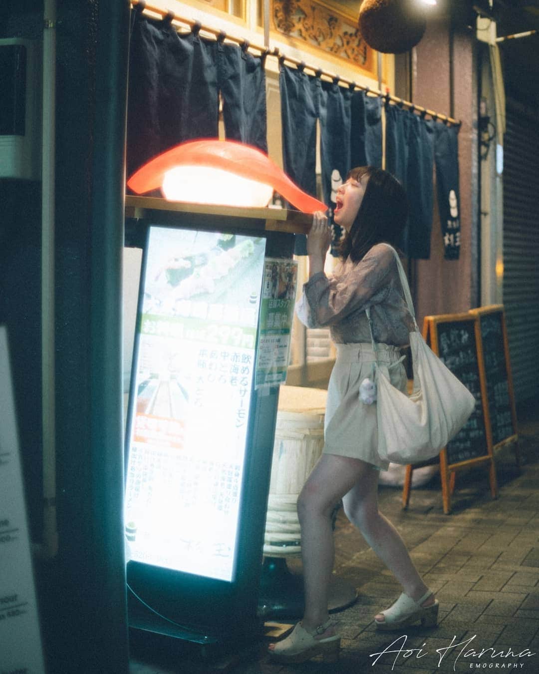 遥南碧さんのインスタグラム写真 - (遥南碧Instagram)「#デジタルでフィルムを再現したい * * * #何気ない日常の物語 をモチーフに 東京拠点で #被写体募集 しているので #邦画の彼女感 に 興味がある方はお気軽に ご連絡ください。  モデルのファッション撮影や アイドルのグラビアなど 一緒に作品撮り出来る ヘアメイク 、スタイリスト も募集中✨  案件やコラボのお誘いは お気軽にコメント、DMください！ * * * #サロンモデル #オールドレンズに恋をした #東京カメラ部 #幸せな瞬間をもっと世界に #좋아요반사 #関西写真部SHARE #人像攝影 #儚くて何処か愛おしい様な #ポートレート女子 #何気ない瞬間を残したい #good_portraits_world  #ootd #into_the_screen #indies_gram #as_archive  #indy_photolife #photogram_archive  #film_com #film_jp #photocinematica #vogue_memories #ifyouleave #coregraphy #worldviewmag #dreamermagazine #cinematicmodeon」7月22日 19時07分 - harunaoi_photo