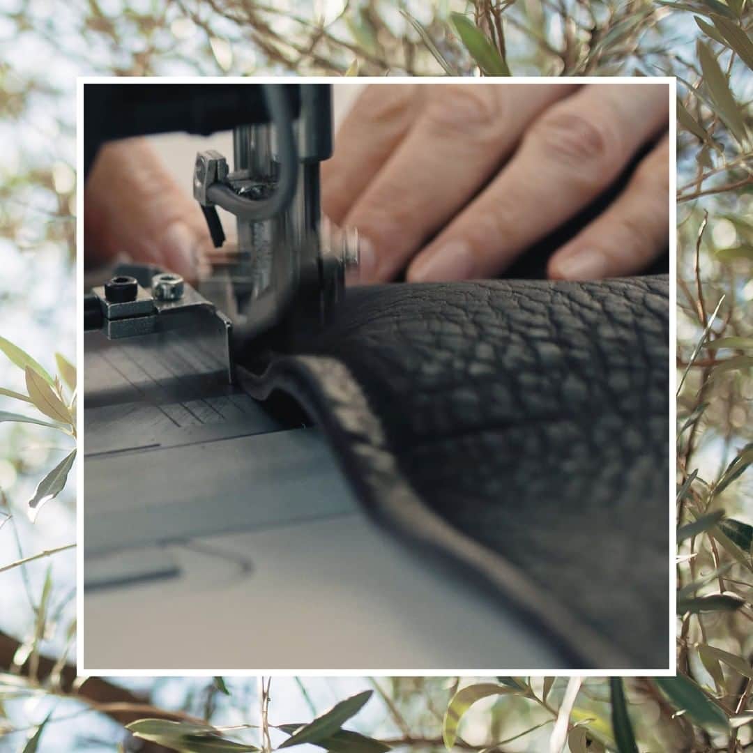 Natuzzi Officialさんのインスタグラム写真 - (Natuzzi OfficialInstagram)「The value of our materials is expression of our research, creativity and passion. The wise hands of master craftsmen turn ideas into reality.   #Natuzzi #NatuzziItalia #unitedforharmony #comfort #elegance #design #lifestyle #style #furniture #homefurniture #madeinitaly #living #interiordesign #decor #furnituredesign #homedesign #inspiration #interior #instadesign #designlovers #italianstyle #homedecor #lovedesign #designers #designer」7月22日 19時02分 - natuzzi