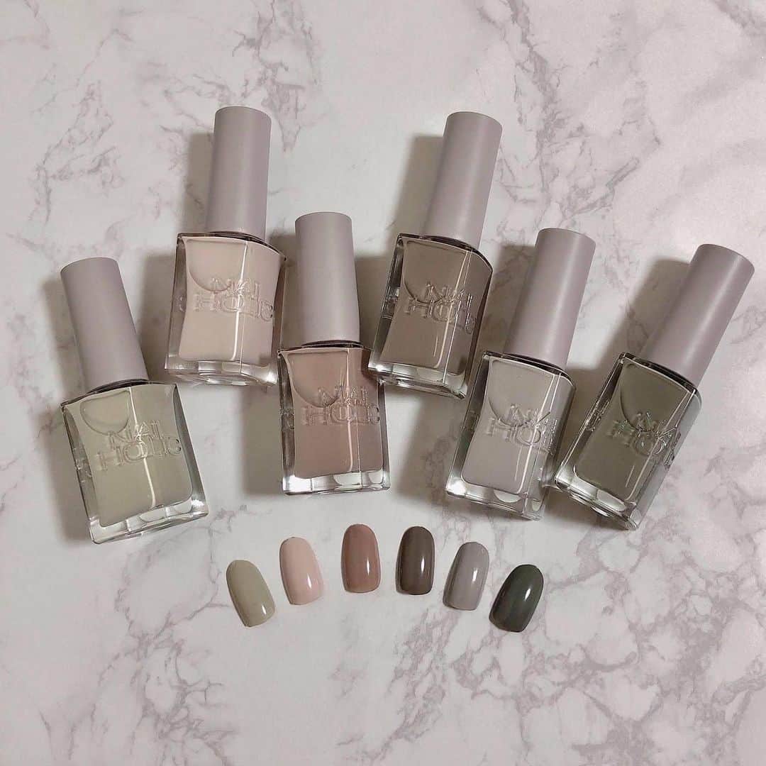 のインスタグラム：「オフィスでも、デートでも❤️﻿ シーンを問わず使える限定色が発売！！﻿ ﻿ NAIL HOLICの上品な発色の24_7シリーズから﻿ 9月16日に限定6色が発売します。﻿ ﻿ “mohair wool collection”をテーマに、﻿ やわらかでぬくもりを感じる安らぎのカラー🕊﻿ ﻿ 是非チェックしてみてください✔︎﻿ ﻿ ﻿ ﻿ #nailholic_kose #nailholic #kose #ネイルホリック #24_7 #ネイルホリック24_7 #限定ネイル #限定色 #コーセー#セルフネイル部　#セルフネイル #ネイルサークル #ネイル好きな人と繋がりたい #初心者ネイル #セルフネイル初心者 #上品ネイル #ワンカラーネイル #ネイル女子 #モテネイル #シンプルネイル #ネイルデザイン #お洒落ネイル」