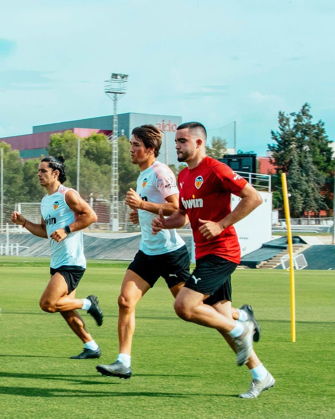 バレンシアCFさんのインスタグラム写真 - (バレンシアCFInstagram)「🦇 #VCFacademy 🔛💪🏼」7月22日 19時11分 - valenciacf