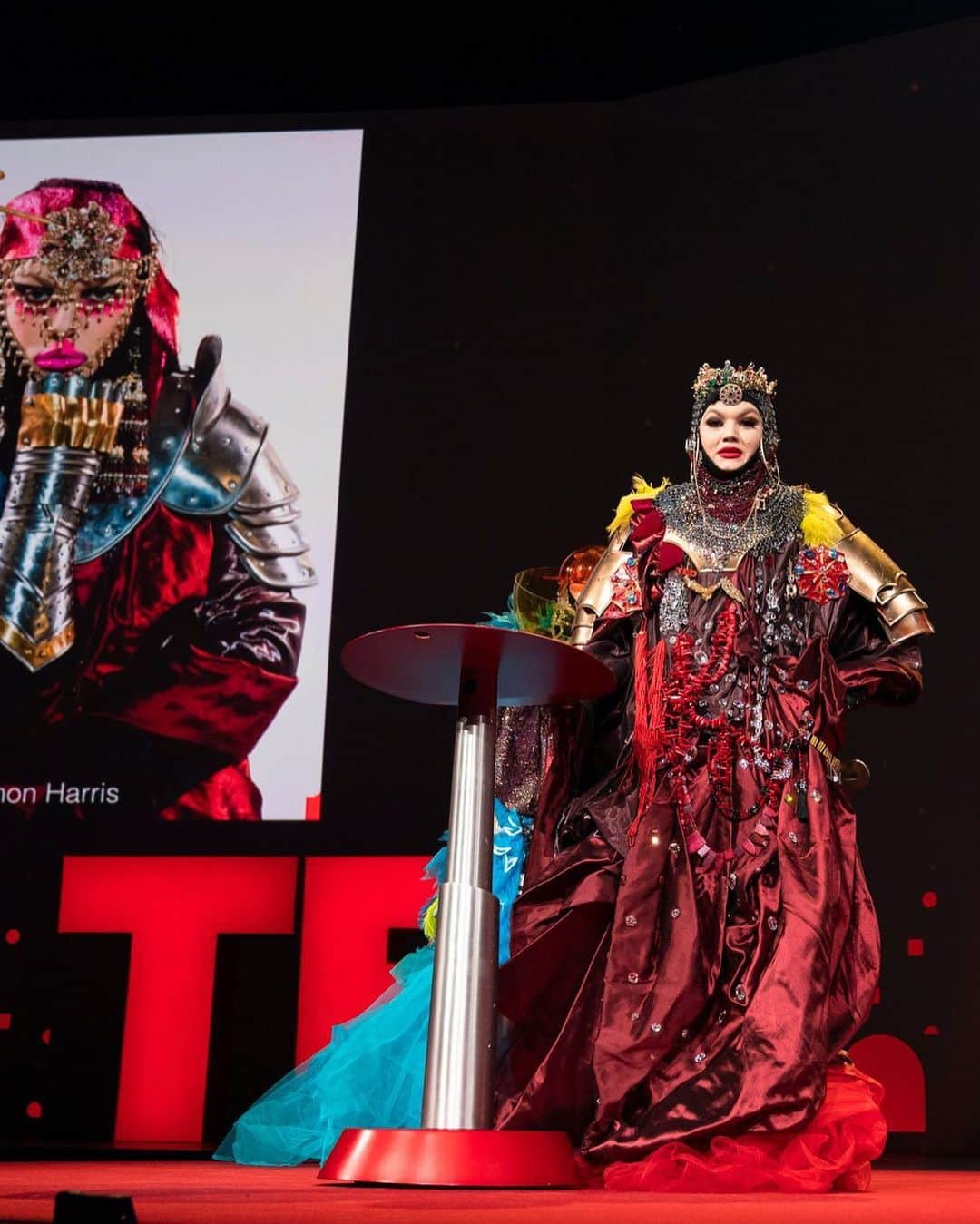 SWAROVSKIさんのインスタグラム写真 - (SWAROVSKIInstagram)「In April 2019 @daniellismore, artist and @swarovski creative collaborator, gave a Ted Talk at the main TED2019 conference in Vancouver, titled “Be Yourself”. Here, he spoke for the first time about the art of living sculpture. For the occasion, @daniellismore used @swarovski crystal to enhance the stage look of his outfit. Speaking to us as part of our #SwarovskiFashionStories series, @daniellismore says he vividly remembers how the dazzling amount of crystal made him feel like wearing armor, giving him an extra sense of security and confidence. #SwarovskiFashionStories #SwarovskiCreativeCollaborations @swarovski #swarovski #swarovskicrystal #crystal @daniellismore #daniellismore Image by Bret Hartman」7月22日 19時13分 - swarovski