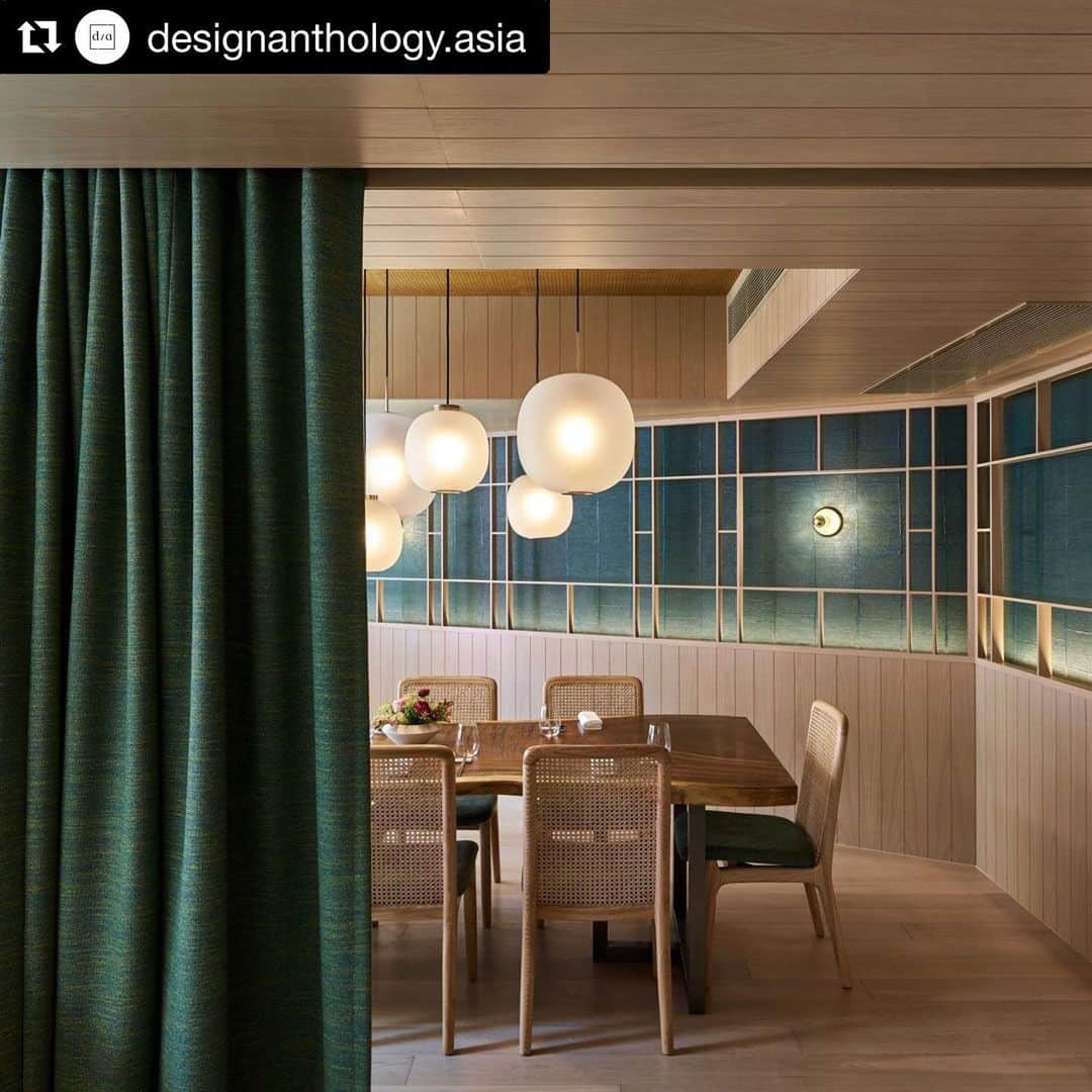 JJ.Acunaさんのインスタグラム写真 - (JJ.AcunaInstagram)「I can finally share what project our studio has been working on this past year for Chef Mingoo Kang of @mingles_restaurant. Check out the new @hansikgoo on Design-Anthology.com for the full story. 🥰🌱 (Link in Bio)  #Repost @designanthology.asia  ・・・ INTERIORS / Designed by local firm JJ Acuna / Bespoke Studios (@jja.bespoke.studio), Korean fine-dining destination Hansik Goo (@hansikgoo) is inspired by chef Mingoo Kang’s craftsmanship and the concept of ‘Sky, Earth and Bounty’. Read the story by Nicole Chim (@nxcolechim) on our website via the link in our bio⠀ ——⠀ Image / Liang Leon Xu (@frontality___)」7月22日 19時33分 - jj.acuna