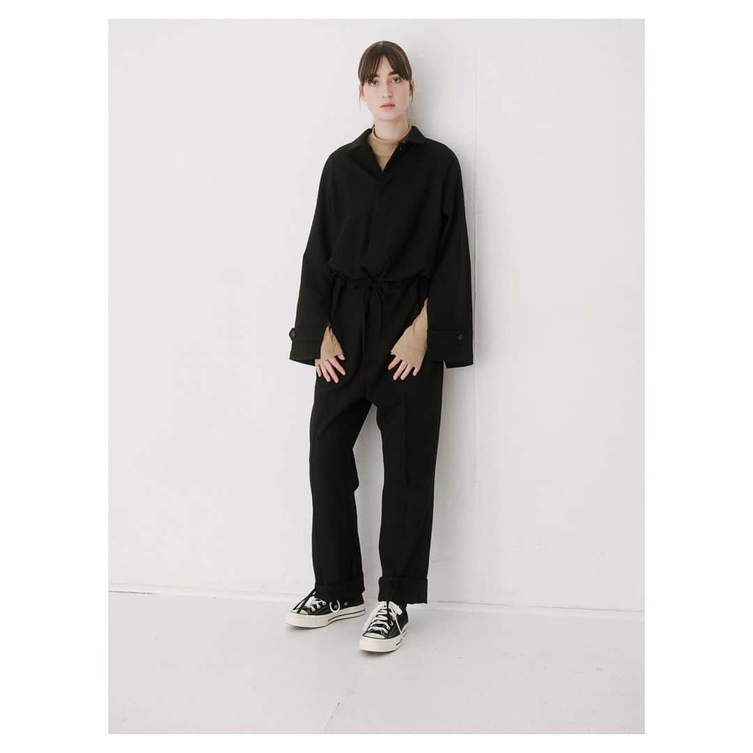 サワ タカイさんのインスタグラム写真 - (サワ タカイInstagram)「Fall/Winter 2020 Open Back Jumpsuit in Black Cotton Twill Seamed Mock Neck LS in Beige Cotton Rib  #sawatakai #aw2020 #thread」7月22日 19時32分 - sawatakai_official