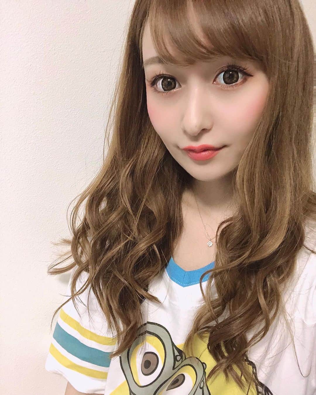 COCOのインスタグラム：「世間に左右されずに生きるぞ🧸🍯 生まれ変わったらYouTuberなりたい。笑 ・ パジャマはみにおーん💛💛💛💛💛 ・ #youtube #アニメ #だいすき #オタク #キャバ #キャバクラ #キャバ嬢 #ホステス #ニュークラ #ニュークラ嬢 #ヘアアレンジ  #ぶりっこ #すすきの #歌舞伎町 #六本木 #中洲 #ミナミ #北新地 #instagood #follow #l4l #selfie #ベルベ #ここぷー」