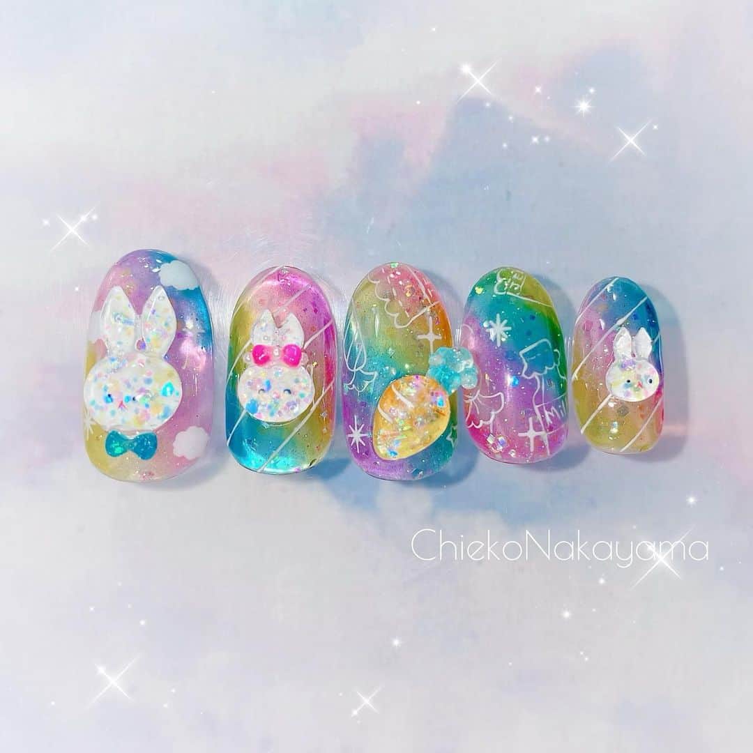 なかやまちえこのインスタグラム：「dreamy rabbit🥕⠀ ⠀ PREANFA シリコンモールド 『うさぎ』⠀ #nail #nails #nailart #ネイル #美甲 #ネイルアート  #japanesenailart #manucure #japanesenails #manicurist #gelnails #أظافر #네일아트 #미용 #vẽmóng #ngườiđẹp  #เพ้นท์เล็บ #искусствоногтя #artedeuñas #เพ้นท์เล็บเจล #ジェルネイルデザイン #ネイルデザイン #senikuku #nagelkunst #ゆめかわ #ゆめかわネイル #kawaii #kawaiinails #ファンシーネイル #fancynails @candypocket_official @joyartofficial @nail_premall @prexyofficial @kimagure_cat_whim @pregelofficial」