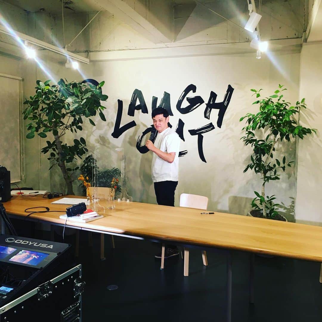 宮田麺児のインスタグラム：「8時より　zoomにて  本日のL&TのURLはこちらです。  ミーティングID: 894 8545 7093  #クラファン #zoom #無料 #シャンプーハット #てつじ  #講演」