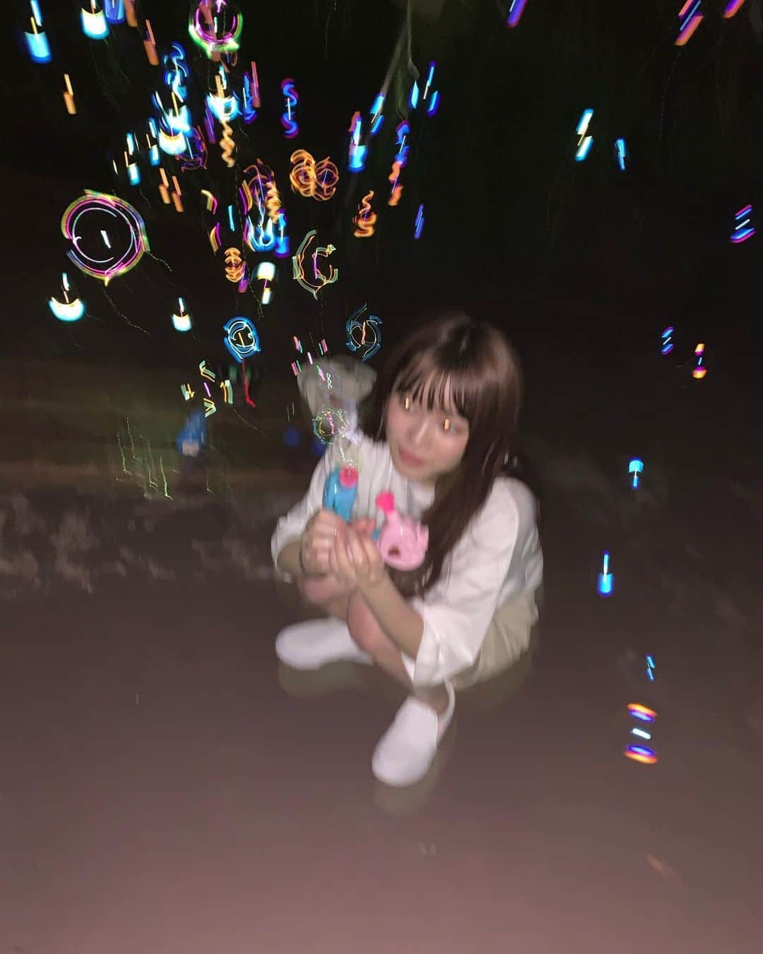 平野夢来（ゆぴぴ）のインスタグラム：「・ ・ ノーマルカメラって盛れないからやぁねぇ ・ ・ 念願の念願の念願してきた！！！幸！！！！！ ・ ・ ノーマルカメラだからめっちゃテカテカのお日様並みに顔がテカテカ☀️ ・ ・ #エモい #シャボン玉 #幸」