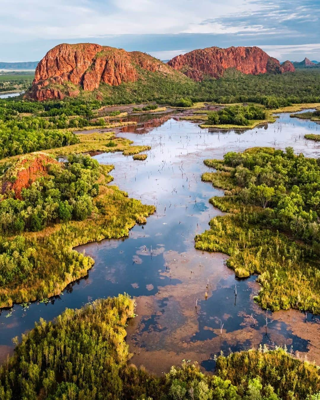 Australiaさんのインスタグラム写真 - (AustraliaInstagram)「There's no shortage of breathtaking horizons in @thekimberleyaustralia 😍 Captured from above by @from.miles.away in Kununurra, #ElephantRock can be found standing proud and tall on the banks of the famous #OrdRiver. Be sure to stop by this natural phenomenon on your next road trip through @westernaustralia’s big, beautiful backyard. #seeaustralia #thisiswa #thekimberleyaustralia」7月22日 20時00分 - australia