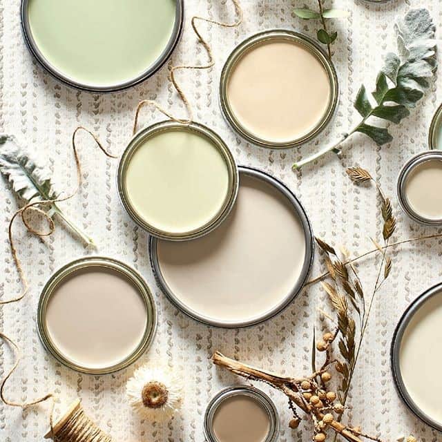 ローラアシュレイのインスタグラム：「Designed to coordinate with our fabric and wallpaper ranges, shop all paint now with 40% off online and in-store.」