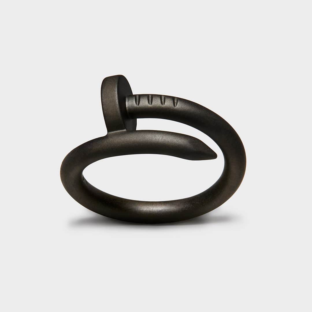HYPEBEASTさんのインスタグラム写真 - (HYPEBEASTInstagram)「@hypebeaststyle: @doverstreetmarketlondon and @mad_paris have come together once again for new blacked-out @cartier Love and Juste Un Clou bracelets and rings. MAD Paris has applied its expertise in customizing to the pieces, which has resulted in understated luxurious fashion accessories in a matte-black diamond-like carbon coating. Find the collection now over at Dover Street Market’s website, with prices ranging from approximately $6,485 USD to $22,390 USD.⁠⠀⁠⠀ Photo: Dover Street Market」7月22日 20時16分 - hypebeast