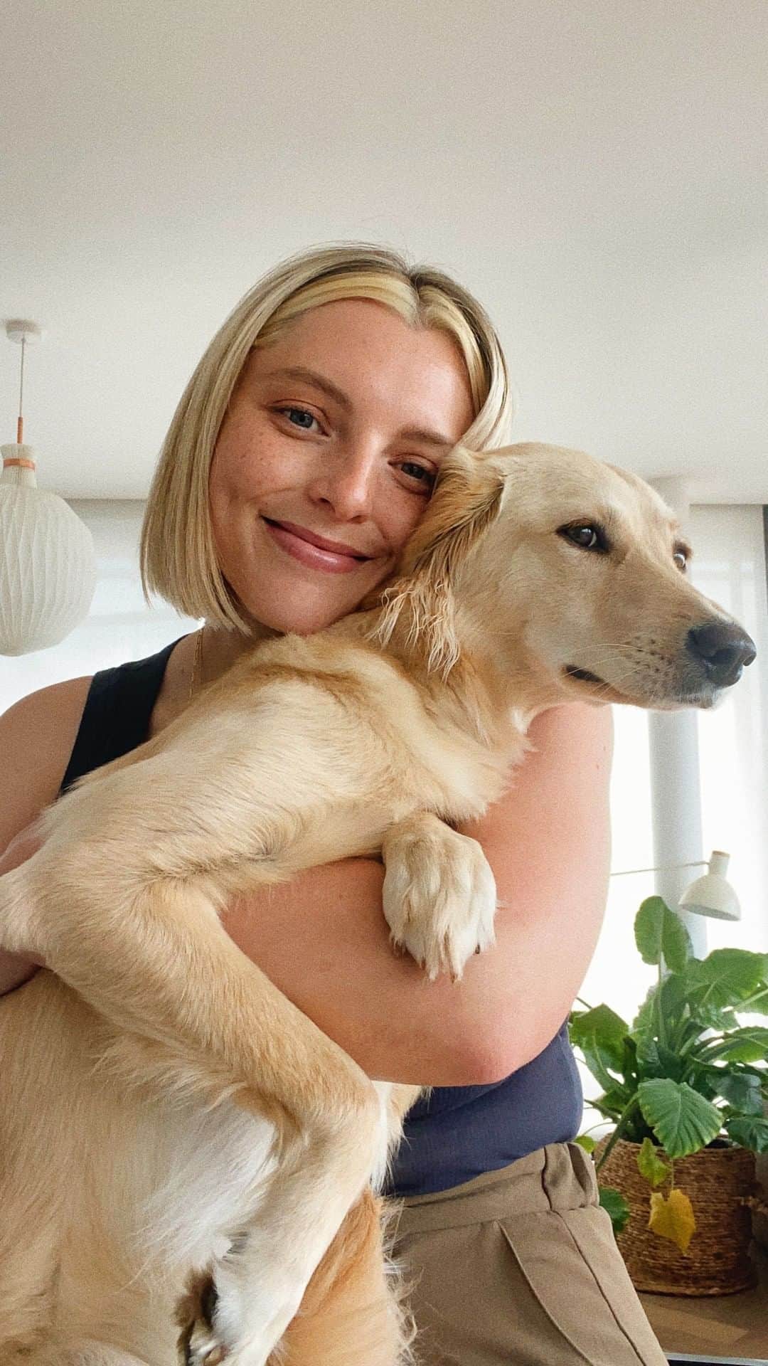 Estée Lalondeのインスタグラム：「I hope this video resonates with some of you. Would love to hear all of your journaling tips/thoughts in the comments below! :)」
