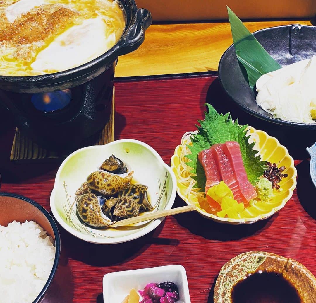 のインスタグラム：「‪⁦‪#スパラクーア‬⁩ さんおひさしぶりに。‬﻿ ‪⁦‪#サ道‬⁩ ⁦‪#サウナイト‬⁩ からもう一年経ったとは。﻿ あの日は楽しかった…！☺️‬﻿ ﻿ ‪適度に距離をとった、だれも喋らないサウナをゆったり楽しんでから、‬﻿ ‪ホットストーン&ロミロミで全身デトックス✨﻿ ‪全身ほぐれてすっき〜り。最高です٩(ˊᗜˋ*)و✧﻿ ごはんも⤴︎ ﻿ ﻿ #サウナ #サ活」