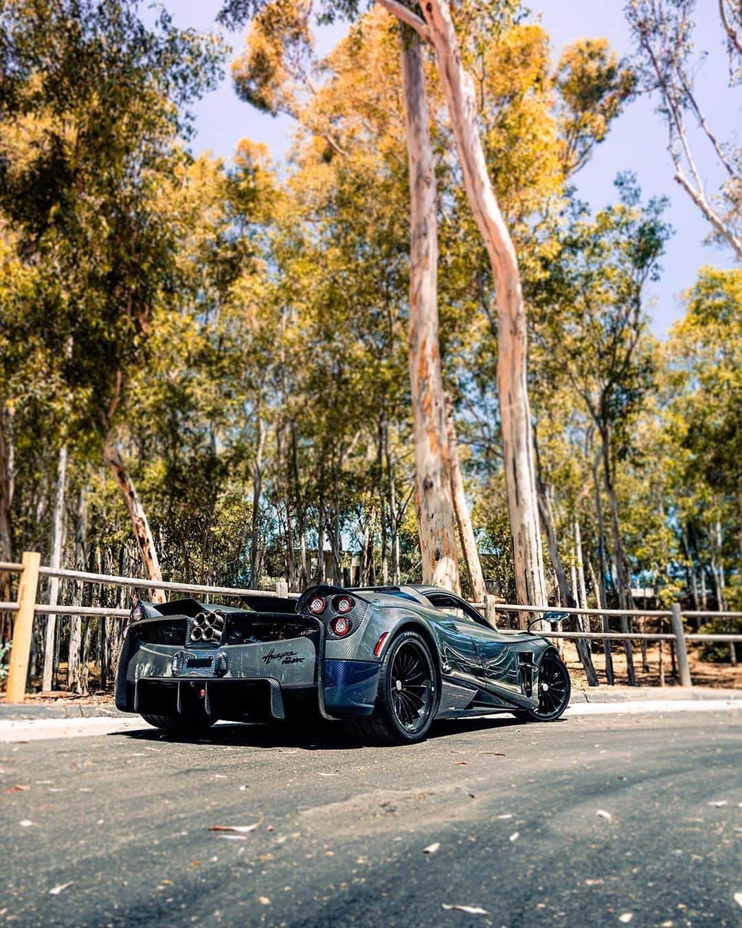 CarsWithoutLimitsさんのインスタグラム写真 - (CarsWithoutLimitsInstagram)「Huayra Roadster Photos @joshleap.s  #carswithoutlimits #pagani #huayr」7月22日 20時23分 - carswithoutlimits