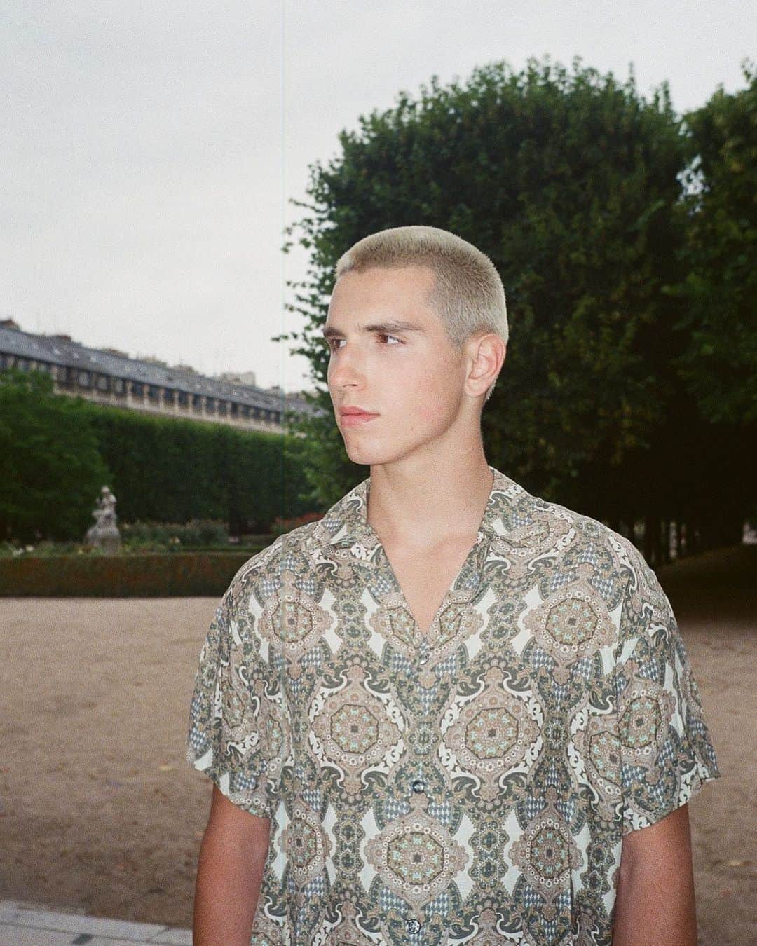 メリンダグロスのインスタグラム：「SALE  Enjoy -50% off on our Spring-Summer collection « Lord of the dorms » in store and online!」