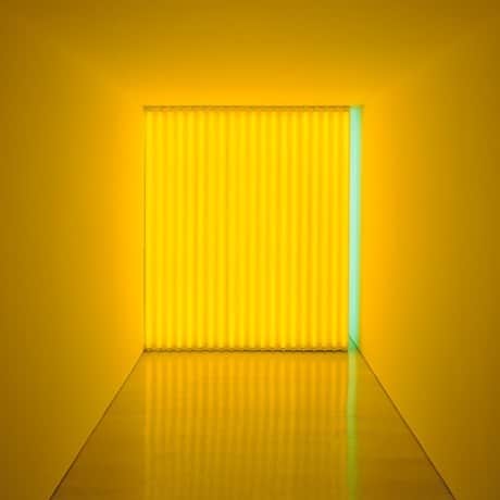 オーレリービダマンのインスタグラム：「Yellow inspiration 🌼 Dan Flavin, The Essence of Art #inspiration」