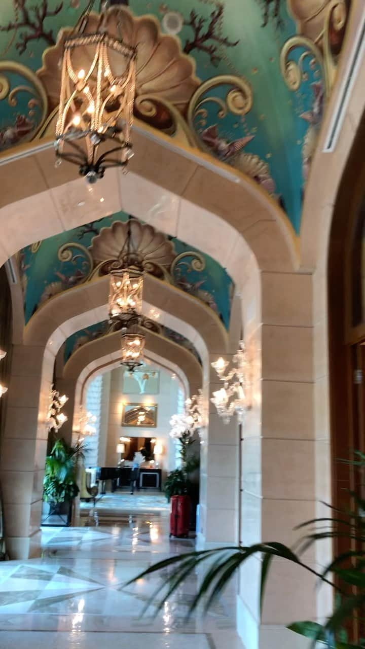 武元 裕太郎のインスタグラム：「ATLANTIS THE PALM ROYAL SWEET🏰✨ 1泊230万のお部屋 950平米以上🤴 凄い部屋に泊まってきました😊」