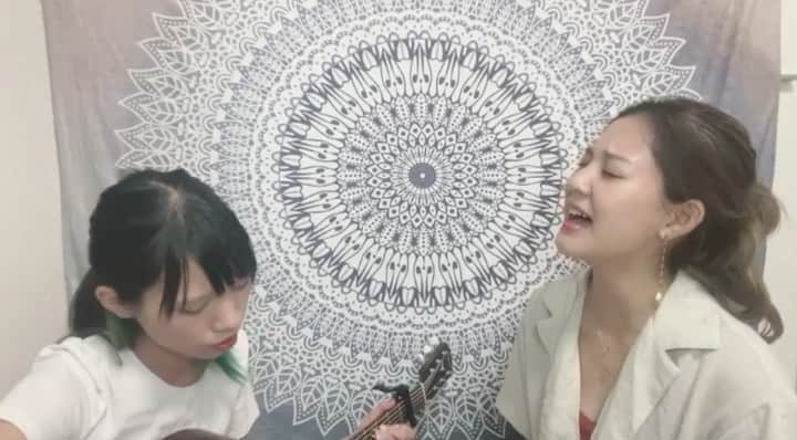 なみなみのインスタグラム：「♪ . さよなら 君の声を 抱いて歩いていく ああ 僕のままで どこまで届くだろう . スピッツ/楓 . 本日の一発動画です！ ぜひ最後まで聞いてくれると嬉しいです😊 . 本日は朝から 沖縄のジーマーミ豆腐を1からひたすら作っていました☺️  YouTubeにアップされるからたのしみにしててね〜🤗 . 本日この後 YouTubeにて、『いーどぅしサーサーラジオさー』 が公開されます！ ぜひお楽しみに💛 . #いーどぅし」