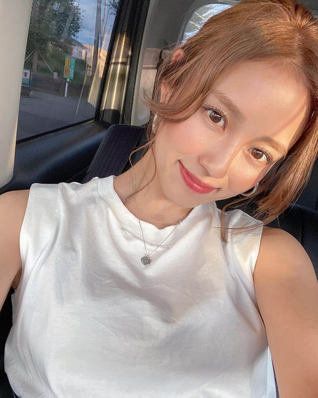 のインスタグラム：「🧡 夕方の感じ好きだなー🌇 今日もお疲れ様って自分を褒めるねん✌🏻 月１プラセンタエステのおかげで お肌の調子がよろしいです🙆🏻‍♀️ . #ほがらかデンタルクリニック #歯医者でエステ #ラシャスリップ #マウスピース矯正 #福岡エステ #ホワイトニング #歯医者 #プラセンタエステ #オフィスホワイトニング #ホームホワイトニング #whitening #hogarakadentalclinic #instagood #instalike #instadaily」