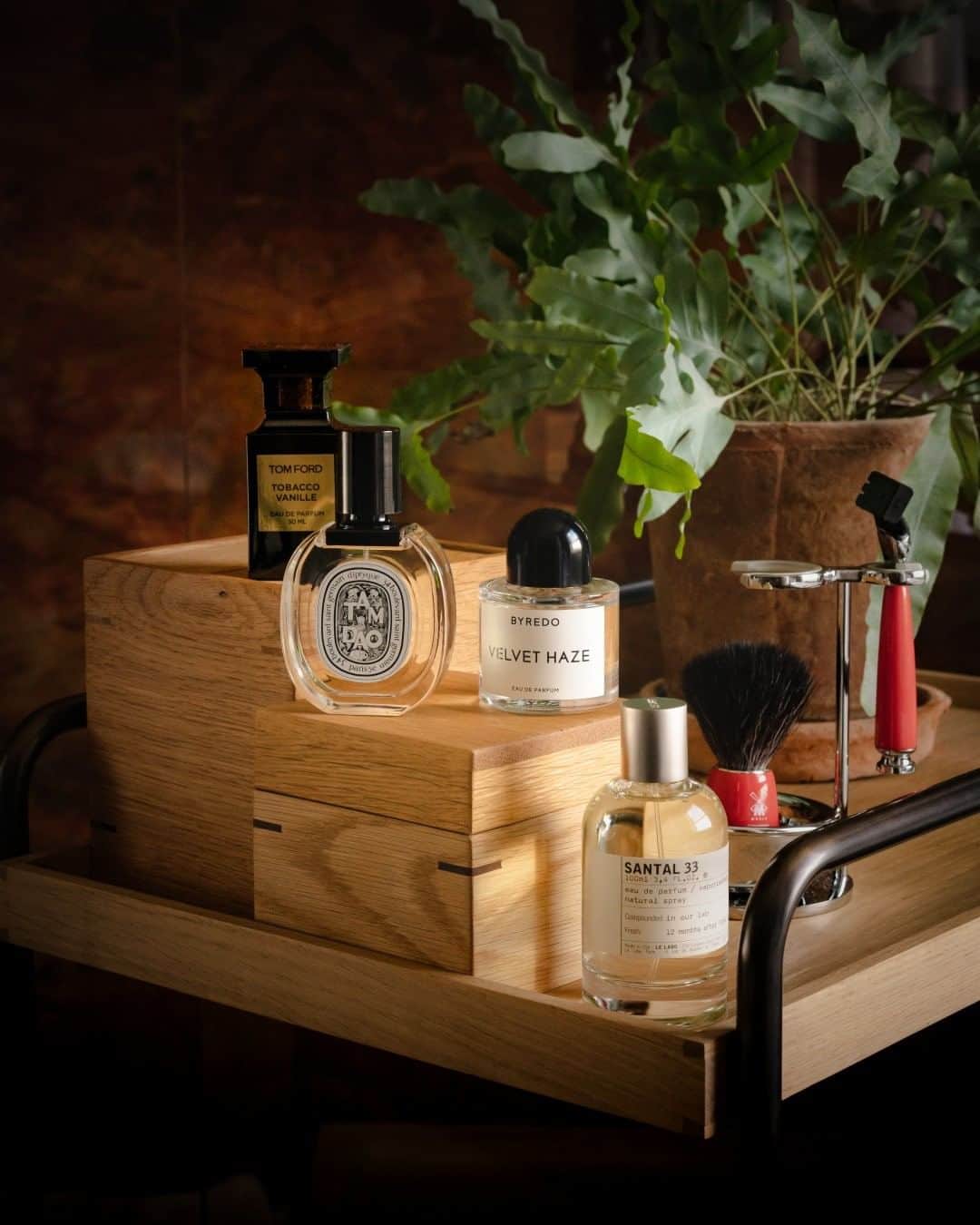 MR PORTERのインスタグラム：「A celebration of some of our current favourites. Meet four of the fragrances we want to liberally spritz all day long—from Mr @tomford's heady Tobacco Vanille to the ever-popular Santal 33 #MRPORTERGrooming」