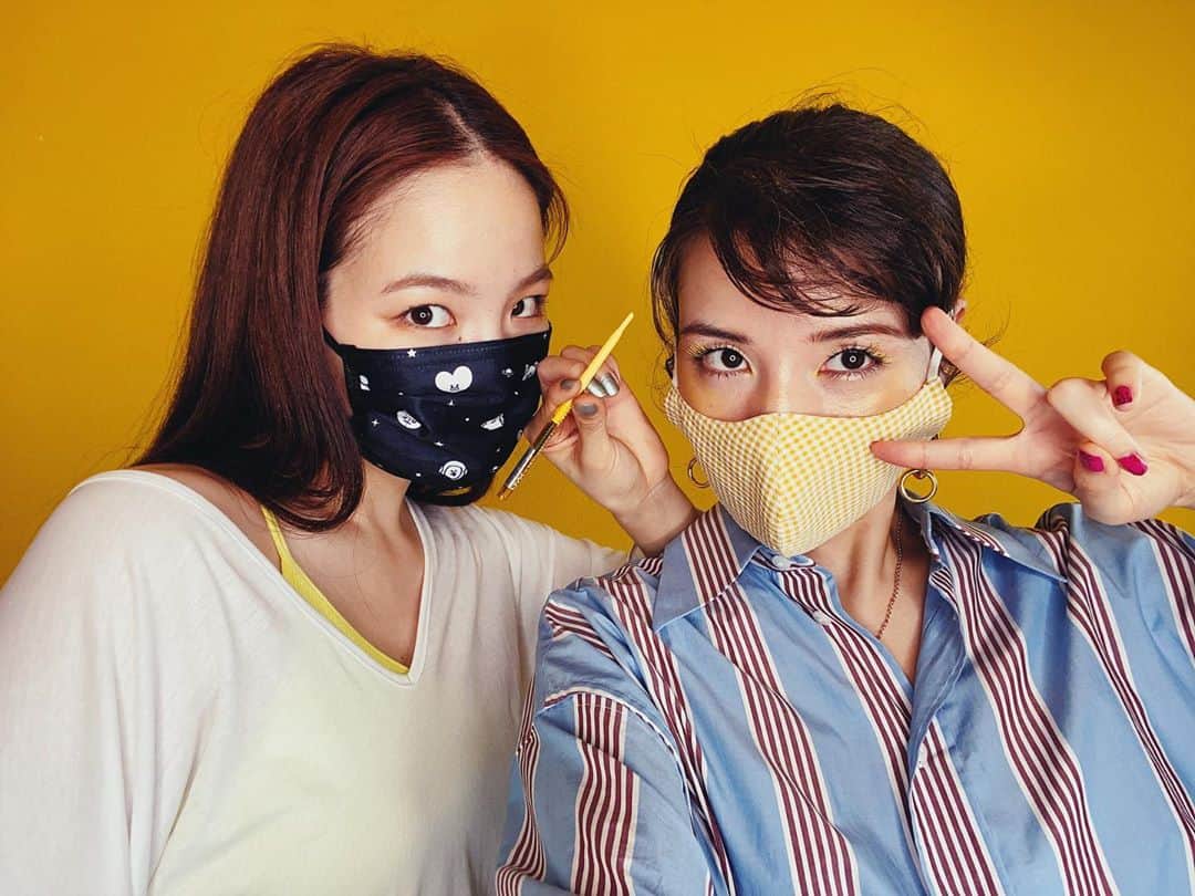 仲里依紗のインスタグラム：「YouTubeにて なすちゃん @nasup に マスク用メイクしてもらってるよーん💕✌️ チェックしてね😘💛💛💛💛 ㊗️初ゲスト🙏💕✨ なすちゃんありがとう😻」