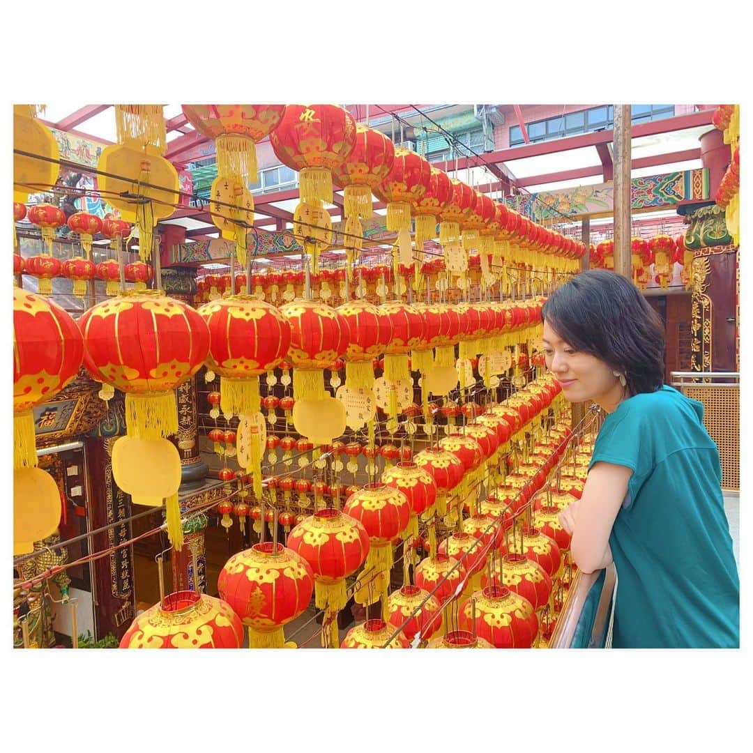 煌月爽矢のインスタグラム：「.﻿ .﻿ 台灣❀.❀.基隆﻿ ﻿ 我昨天去了基隆﻿ 基隆裡有三個很大的廟﻿ 我全部去了！我其實從小時候一直喜歡＂龍＂﻿ 在台灣看見很多龍 很開心﻿ 還有⋯我很喜歡基隆夜市( ⸝⸝⸝⁼̴́◡︎⁼̴̀⸝⸝⸝)﻿ ﻿ ﻿ ﻿ 台湾の北にある基隆。﻿ 台湾のお寺は『miao』っていう可愛い発音。﻿ 街中にもたーくさんありますが、ここ基隆の廟も大きく立派。そしてド派手！！！！！﻿ ﻿ 以前ご紹介した紅ゆずるさんが台湾のお母さんお父さんと呼ばれている『不二家拉麺』の息子さん、まこと君が色々案内してくれました♩﻿ 有難い。﻿ ﻿ ﻿ ﻿ ﻿ ﻿ #台灣 #台灣生活  #基隆 #廟」