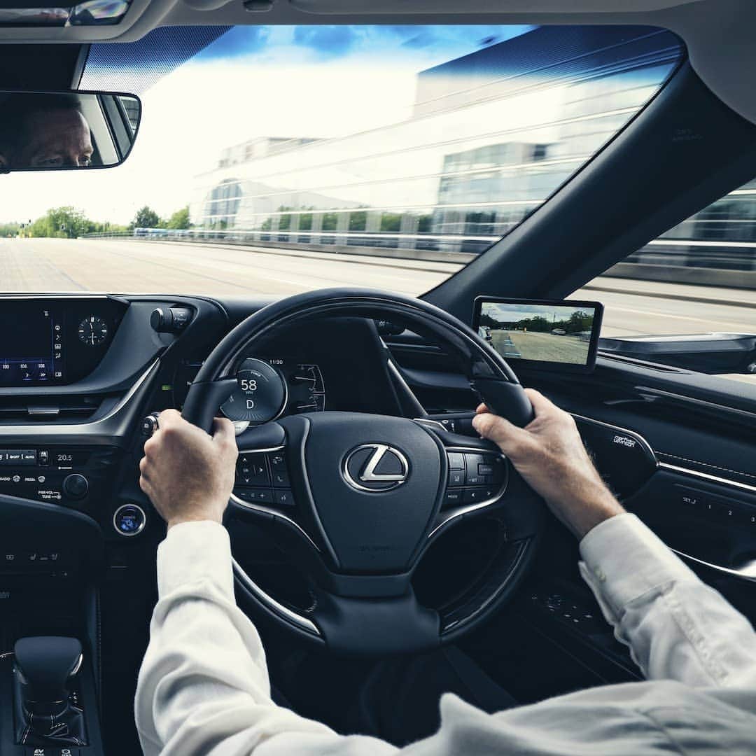Lexus UKさんのインスタグラム写真 - (Lexus UKInstagram)「A clear vision for safety. #LexusES Takumi is now available with world-first Digital Side-view Monitors.  #Design #CarDesign #Automotive #Lexus #LuxuryTravel #CarsofInstagram #Technology」7月22日 21時02分 - lexusuk