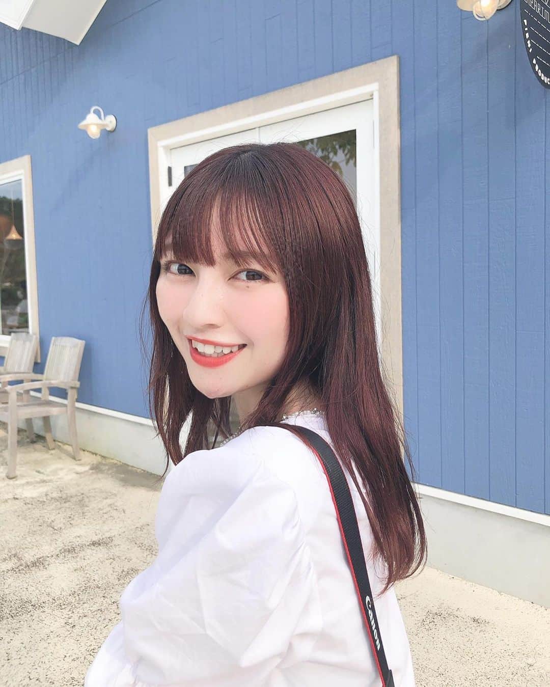 廣川奈々聖のインスタグラム：「外での撮影は白いワンピースが映えるかな〜と思ってこれを着てみた🐇👗🤍﻿ ﻿ マネージャーさんが撮ってくれたけど、ぜんぶ笑ってて恥ずかしい、、笑 ﻿ ﻿ ﻿ ﻿ #ななせのふく#カメラ女子#夏コーデ#ワンピース#ホワイトコーデ#marieebouquetde#ムーミンバレーパーク#メッツァビレッジ#moominvalleypark#タグ付け#🏷  ﻿」