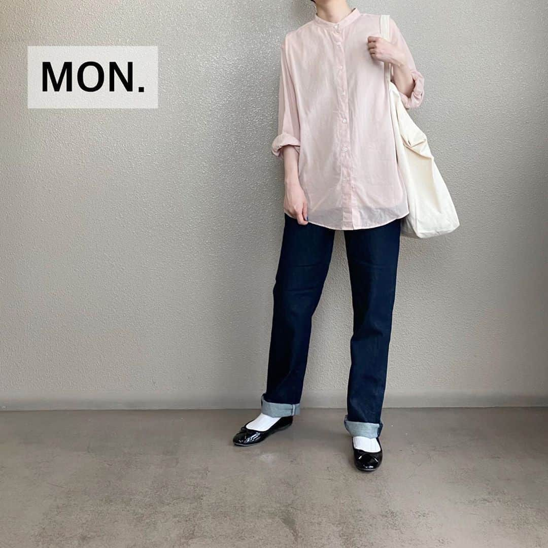 mikiさんのインスタグラム写真 - (mikiInstagram)「* 2020.7.22(wed) ・ 今年大人気のシアーシャツ✧ UNIQLOからも可愛いのが出ましたね♡ 早速購入してました！ ネイビーと悩んだけど デニムと合わせやすいかなと思って 私はピンクにしましたよ💕 ・ シアーシャツって気になるけど インナーに何着ればいいか迷ってる方いませんか？ そもそもこのUNIQLOのシャツは そこまで透け感が強くないので 抵抗ある方にはオススメ！！ 透け感を楽しむアイテムだから あえて濃い色のインナーで全然問題ないとは思うけど インナー比べて見てね→ TUE.  WED.  SAT.  SUN. は黒のタンクトップ MON.  THU. はベージュのタンクトップ ベージュにしたらほとんど透けないよ！ 抵抗ある方はベージュがいいかも👍✧ ・ ・ #uniqlo #uniqloコーデ #カジュアルコーデ  #夏コーデ #シンプルコーデ #1週間コーデ #高身長女子 #高身長コーデ  #プチプラコーデ #メンズライクコーデ」7月22日 21時02分 - miki__072