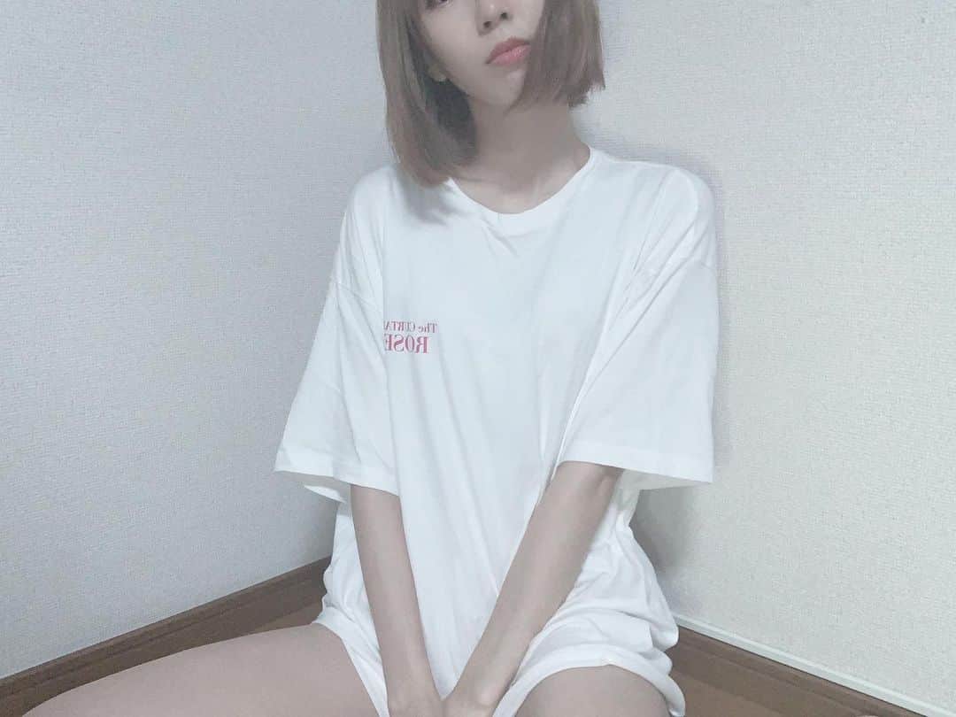 桑名利瑠のインスタグラム：「. . . ❤︎❤︎❤︎❤︎❤︎ . 다리는 좋아합니까? . . #fashion #tシャツ #followｍe #followforfollowback #makeup #make #l4l #selfie #selca #style #me #脚 #脚痩せ #code #筋トレ #photooftheday #photo #instafashion #instagood #instalike #happy #ショートボブ #outfit #ラフコーデ #プチプラ #미용 #다리 #아이돌 #모델 #패션」
