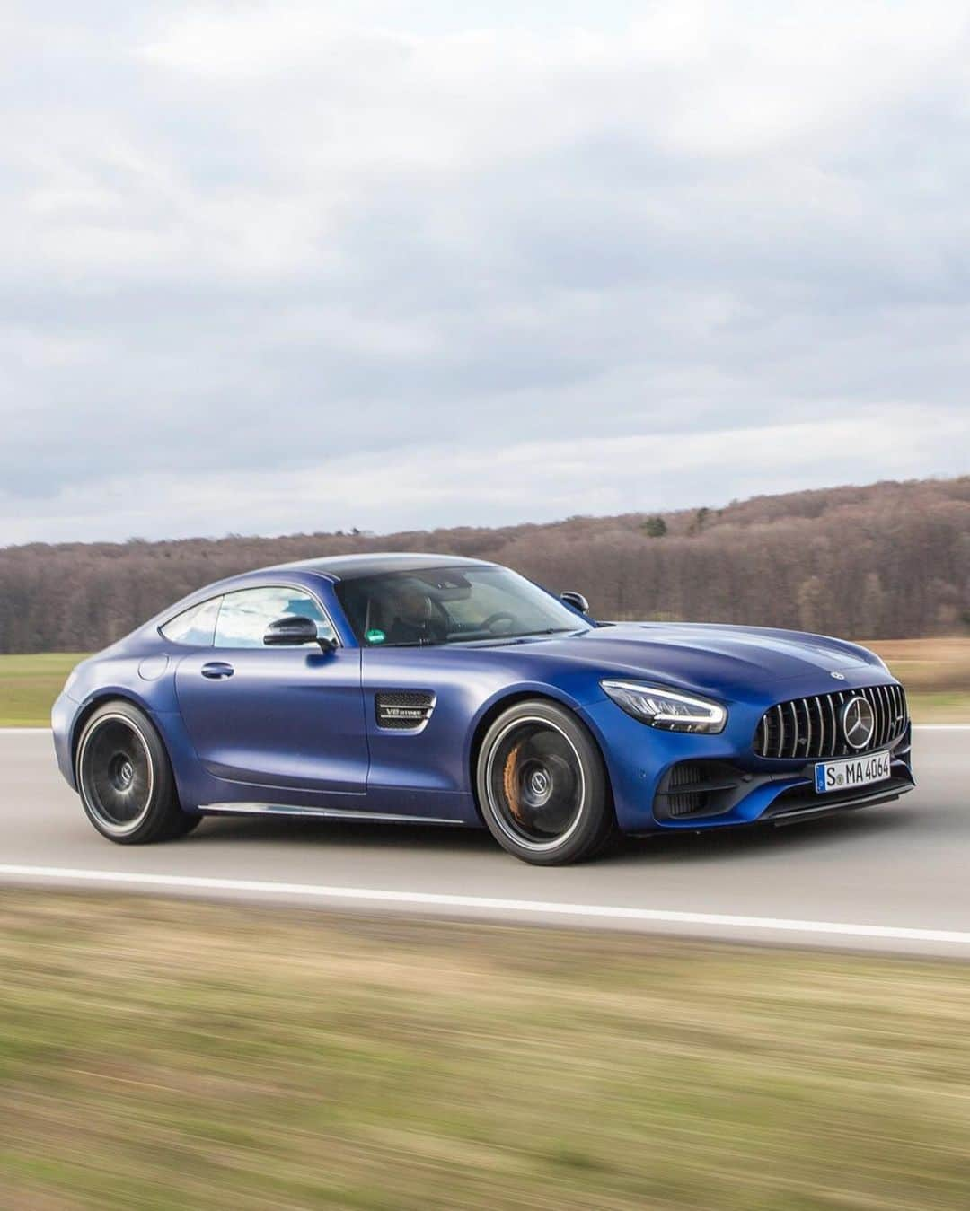 CARLiFESTYLEさんのインスタグラム写真 - (CARLiFESTYLEInstagram)「The Mercedes AMG GT line up! 1. AMG GT Black Series ( 720hp ) 2. AMG GT R PRO ( 577hp ) 3. AMG GT R ( 577hp ) 4. AMG GT C ( 550hp ) 5. AMG GT S ( 515hp ) 6. AMG GT ( 469hp ) #carlifestyle #amg • Comment your pick below! •」7月23日 2時36分 - carlifestyle