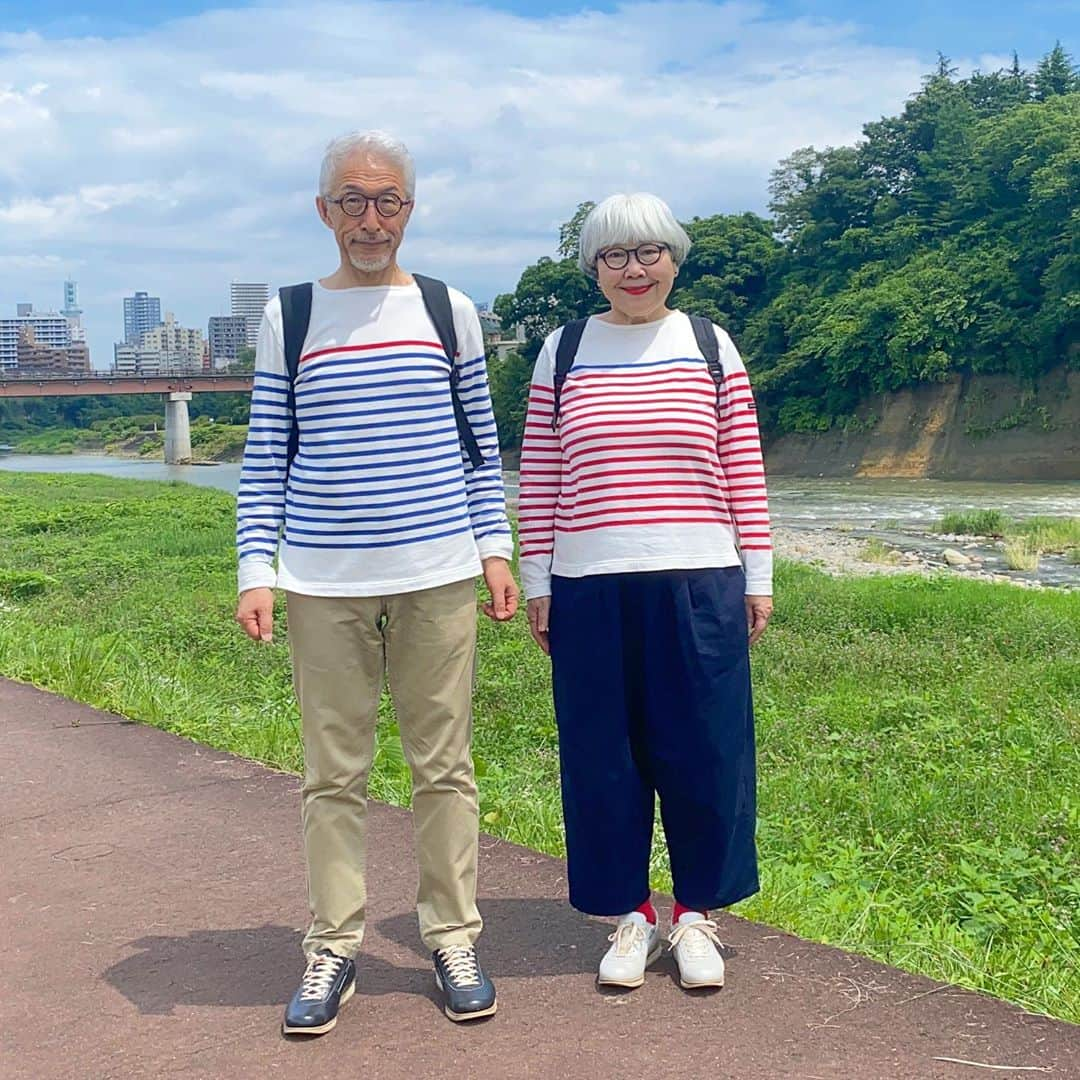 bon ponさんのインスタグラム写真 - (bon ponInstagram)「梅雨の晴れ間に、広瀬川の遊歩道を散歩して来ました🚶‍♂️🚶‍♀️ 鳥の鳴き声と時おり吹き抜ける風が心地良かったです😊😊 ＊ G.F.G.S.×bonponコラボのボーダーで。 @gfgs  bon ・帽子(ノーブランド) ・ボーダーT(G.F.G.S.×bonpon) ・パンツ(UNIQLO) ・靴(アサヒメディカルウォーク) pon ・帽子(楽天) ・ボーダーT(G.F.G.S.×bonpon) ・パンツ(楽天) ・靴(アサヒメディカルウォーク) ＊ ＊ #広瀬川散歩 #ボーダーコーデ #gfgs #夫婦 #60代 #ファッション #コーディネート #リンクコーデ #夫婦コーデ #グレイヘア #白髪 #共白髪 #couple #over60 #fashion #coordinate #instafashion #instagramjapan #greyhair #bonpon511」7月22日 21時10分 - bonpon511