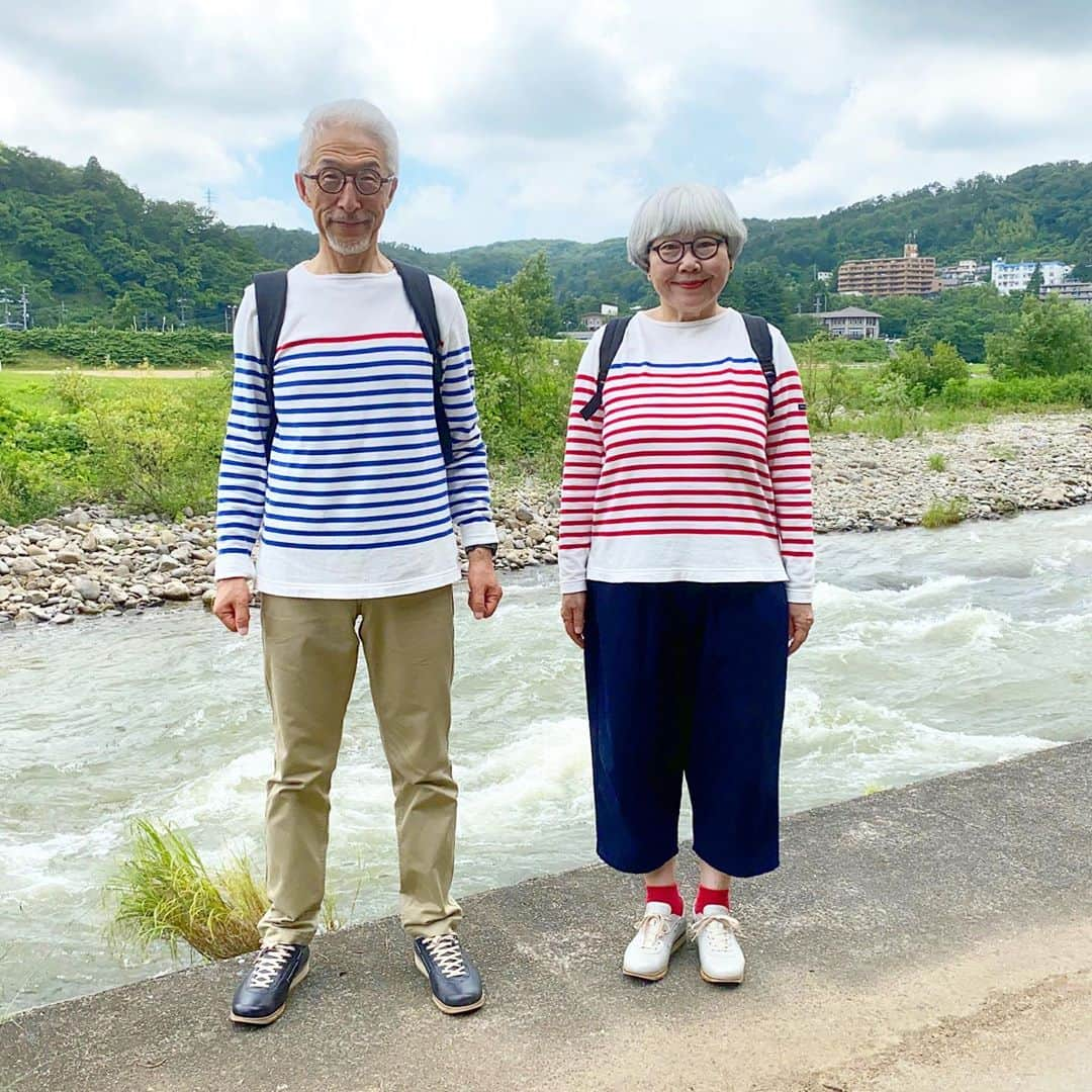 bon ponさんのインスタグラム写真 - (bon ponInstagram)「梅雨の晴れ間に、広瀬川の遊歩道を散歩して来ました🚶‍♂️🚶‍♀️ 鳥の鳴き声と時おり吹き抜ける風が心地良かったです😊😊 ＊ G.F.G.S.×bonponコラボのボーダーで。 @gfgs  bon ・帽子(ノーブランド) ・ボーダーT(G.F.G.S.×bonpon) ・パンツ(UNIQLO) ・靴(アサヒメディカルウォーク) pon ・帽子(楽天) ・ボーダーT(G.F.G.S.×bonpon) ・パンツ(楽天) ・靴(アサヒメディカルウォーク) ＊ ＊ #広瀬川散歩 #ボーダーコーデ #gfgs #夫婦 #60代 #ファッション #コーディネート #リンクコーデ #夫婦コーデ #グレイヘア #白髪 #共白髪 #couple #over60 #fashion #coordinate #instafashion #instagramjapan #greyhair #bonpon511」7月22日 21時10分 - bonpon511