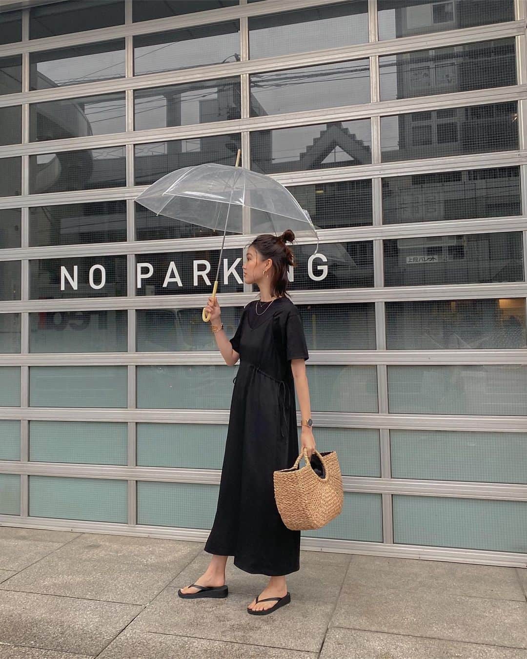 影山可蓮のインスタグラム：「・ ・ #ootd ☔️ ・ 🏷 OP @elendeek  SHOES @havaianasjapan  ・ ・ 雨の日私服☂️ お仕事終わりにて📷 袖の長さが少し長めで1枚でも使えるTEEとキャミワンピのセット👌🏼 ・ ・ #outfit #ootd  #elendeek  @elendeek_snap #elendeek_snap #minimalstyle #minimalfashion  #classicstyle #simpleoutfit #everydaylook  #コーデ #コーディネート #今日のコーデ #私服  #karen_k_outfit」