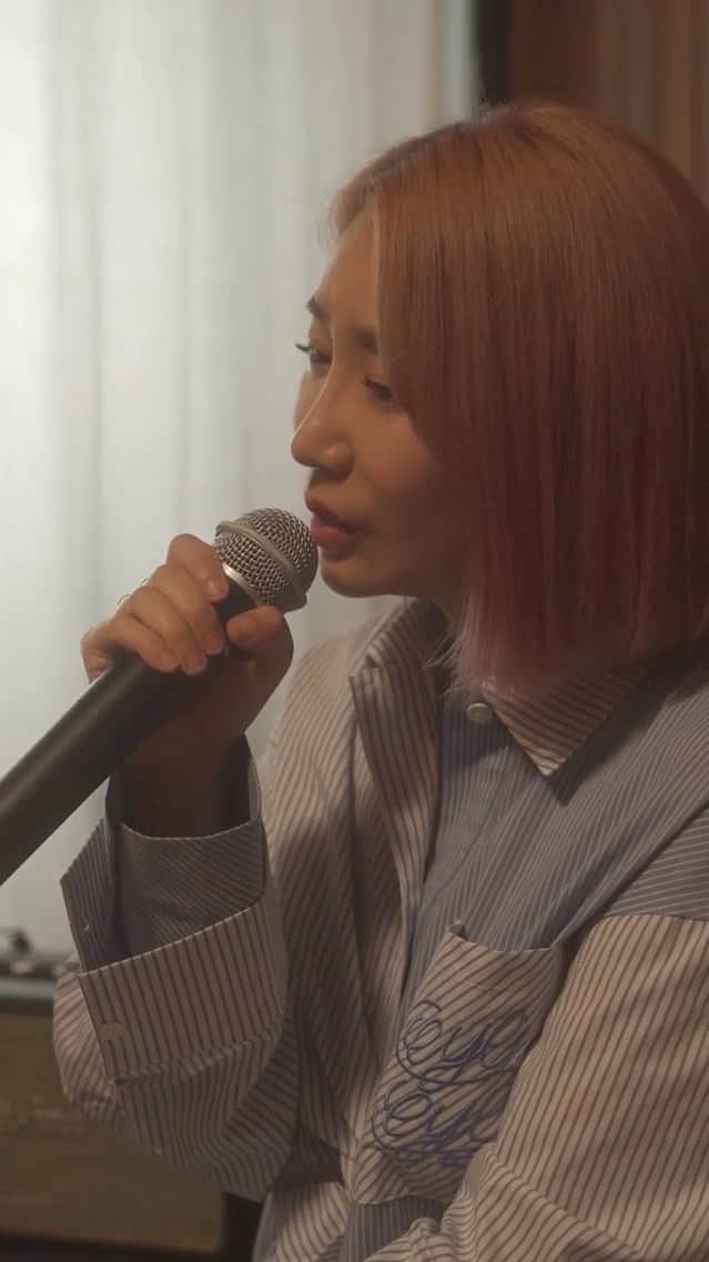 ジェアのインスタグラム：「코로나블루 치유하러 왔습니다...🩹  #힐링라이브 #서울리스트  . . 매주 수요일, 서울시 SNS에 #음악선물 배송!🎁 @seoul_official」